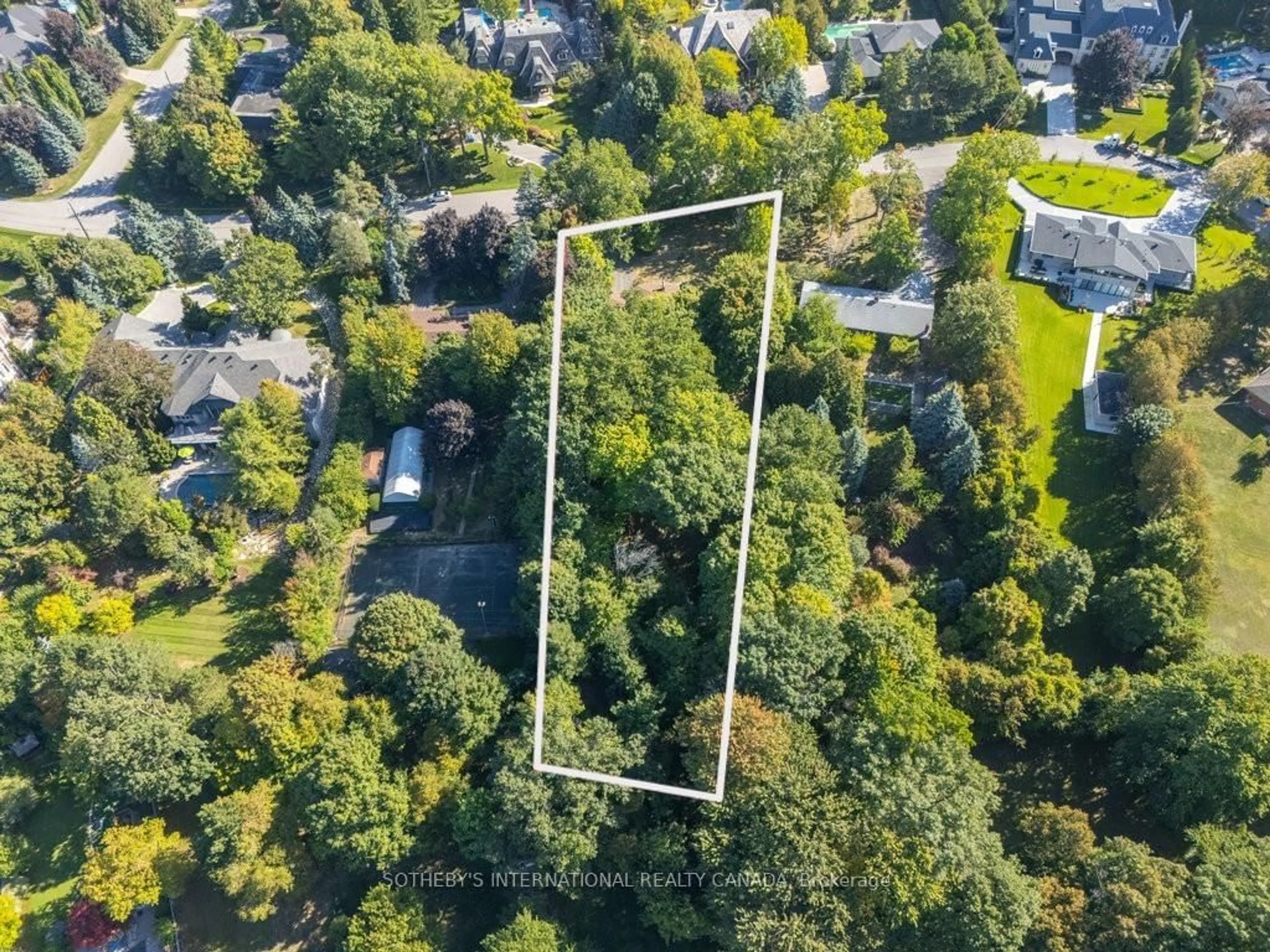 A pic from outside/outdoor area/front of a property/back of a property/a pic from drone, unknown for 146 Sylvadene Pkwy, Vaughan Ontario L4L 2M6