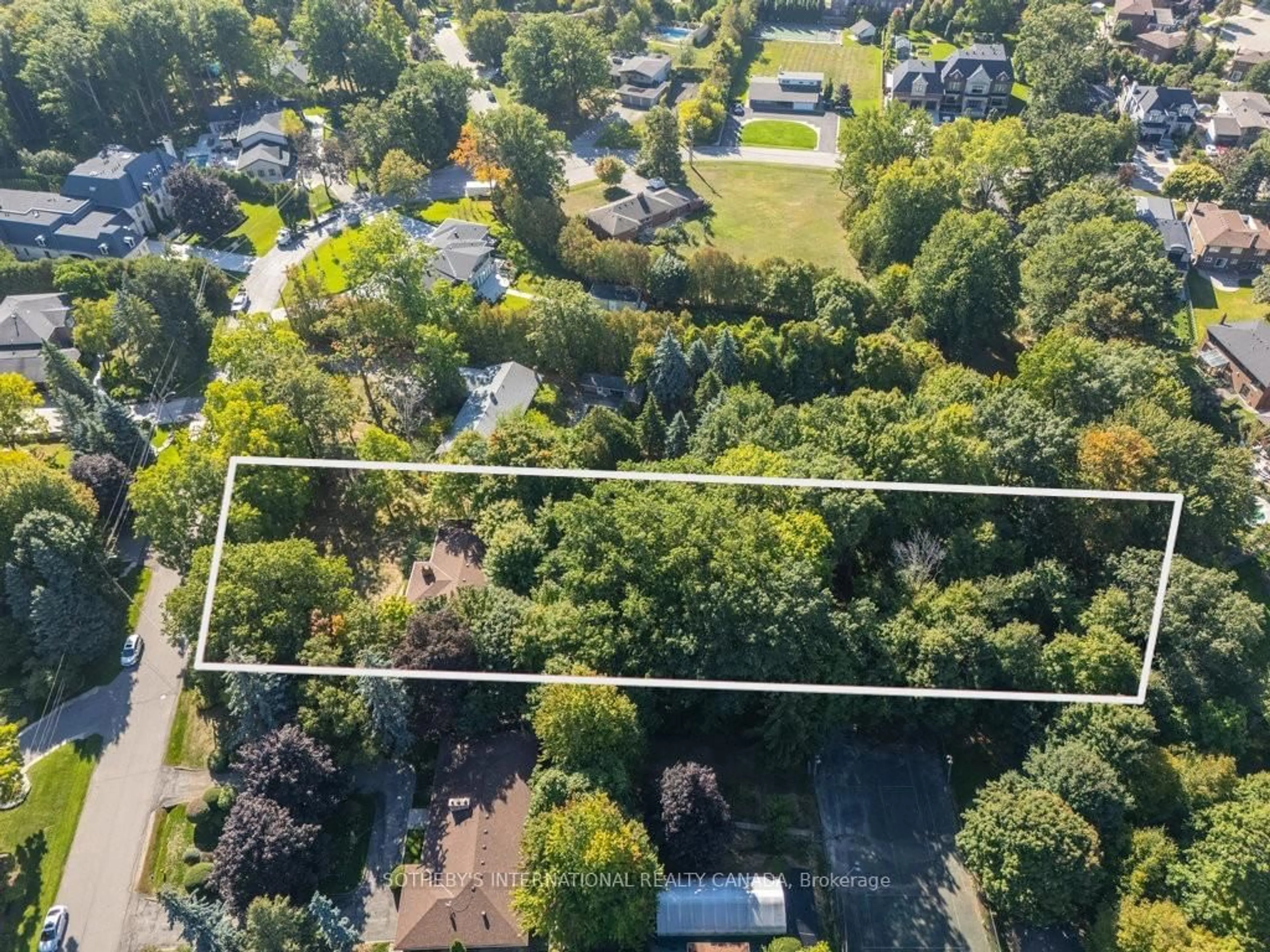 A pic from outside/outdoor area/front of a property/back of a property/a pic from drone, unknown for 146 Sylvadene Pkwy, Vaughan Ontario L4L 2M6