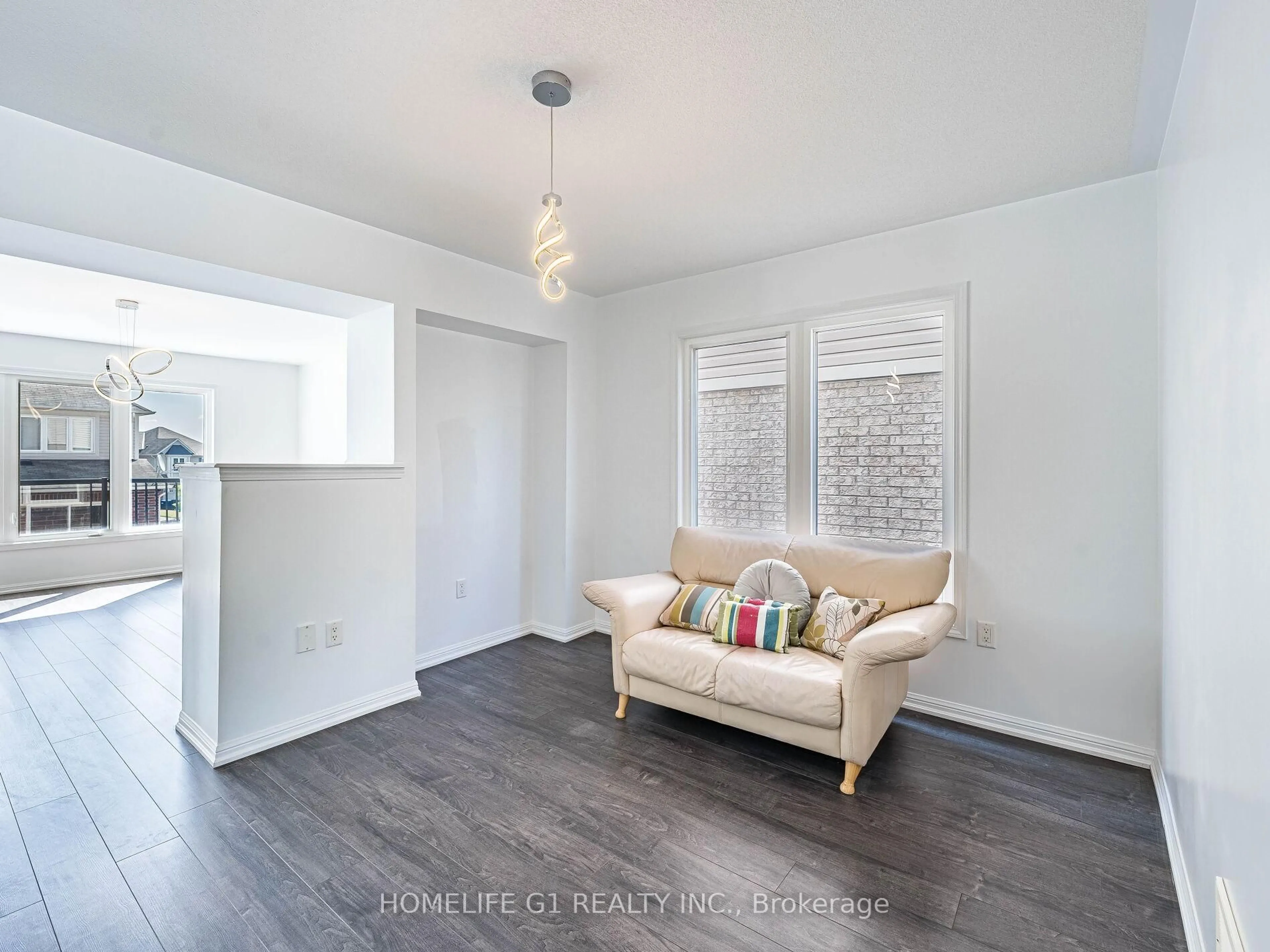 Living room with furniture, wood/laminate floor for 23 Davidson Dr, New Tecumseth Ontario L9R 0E4