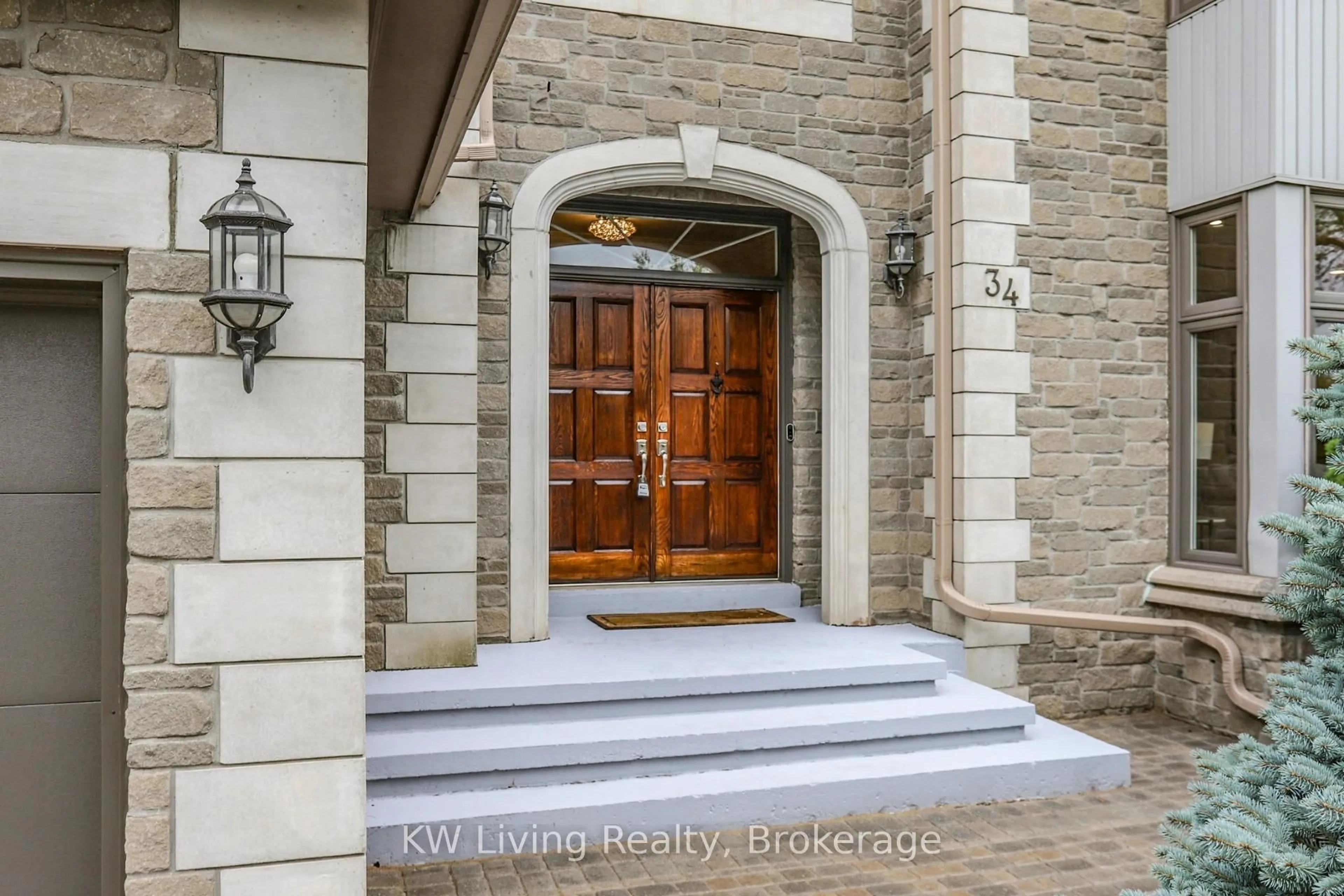 Indoor entryway for 34 Glenarden Cres, Richmond Hill Ontario L4B 2G9