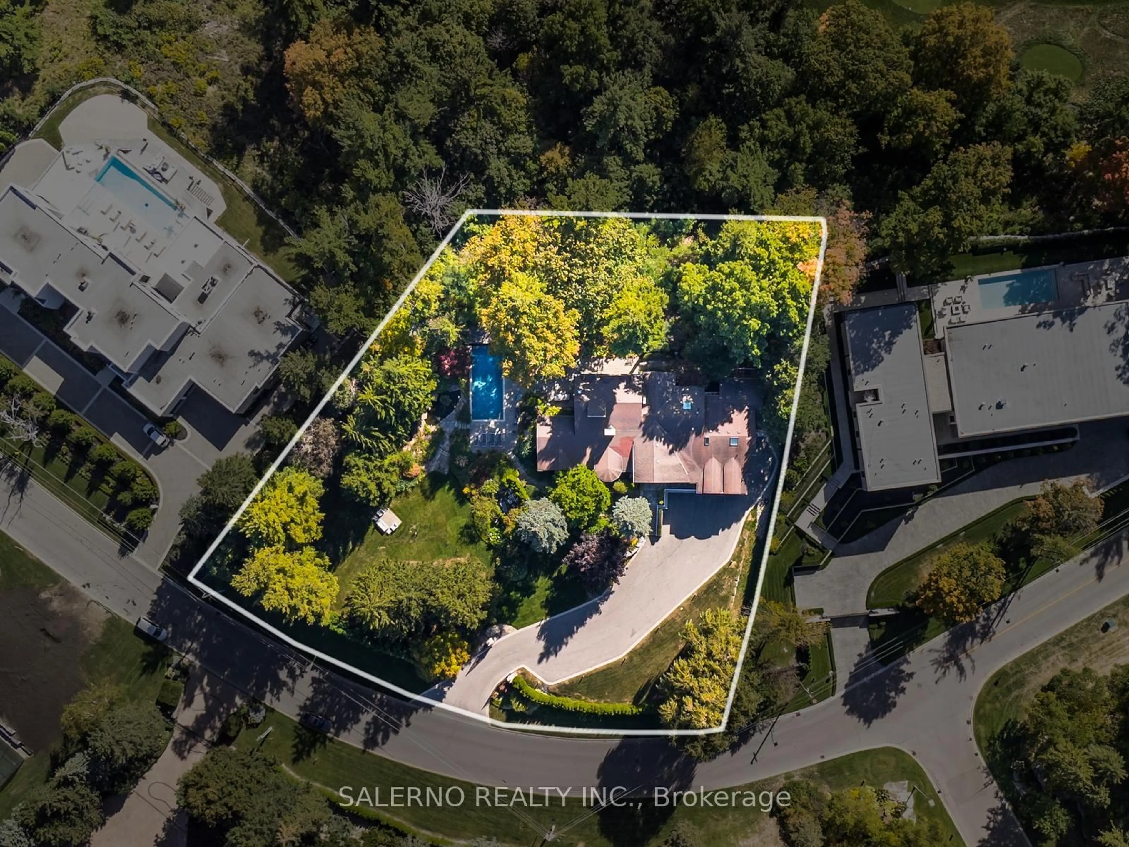 A pic from outside/outdoor area/front of a property/back of a property/a pic from drone, unknown for 66 Clubhouse Rd, Vaughan Ontario L4L 2W2