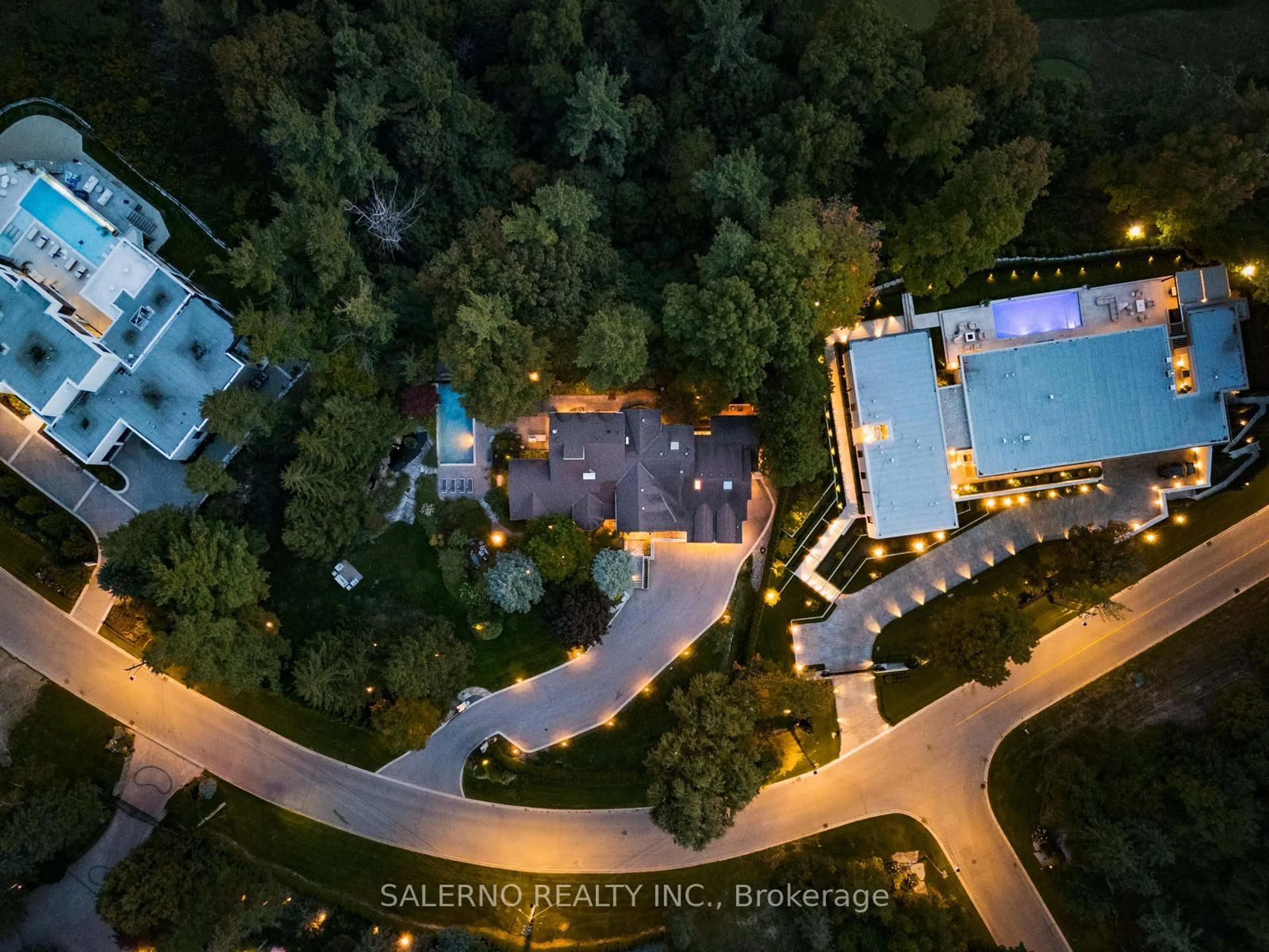 A pic from outside/outdoor area/front of a property/back of a property/a pic from drone, unknown for 66 Clubhouse Rd, Vaughan Ontario L4L 2W2