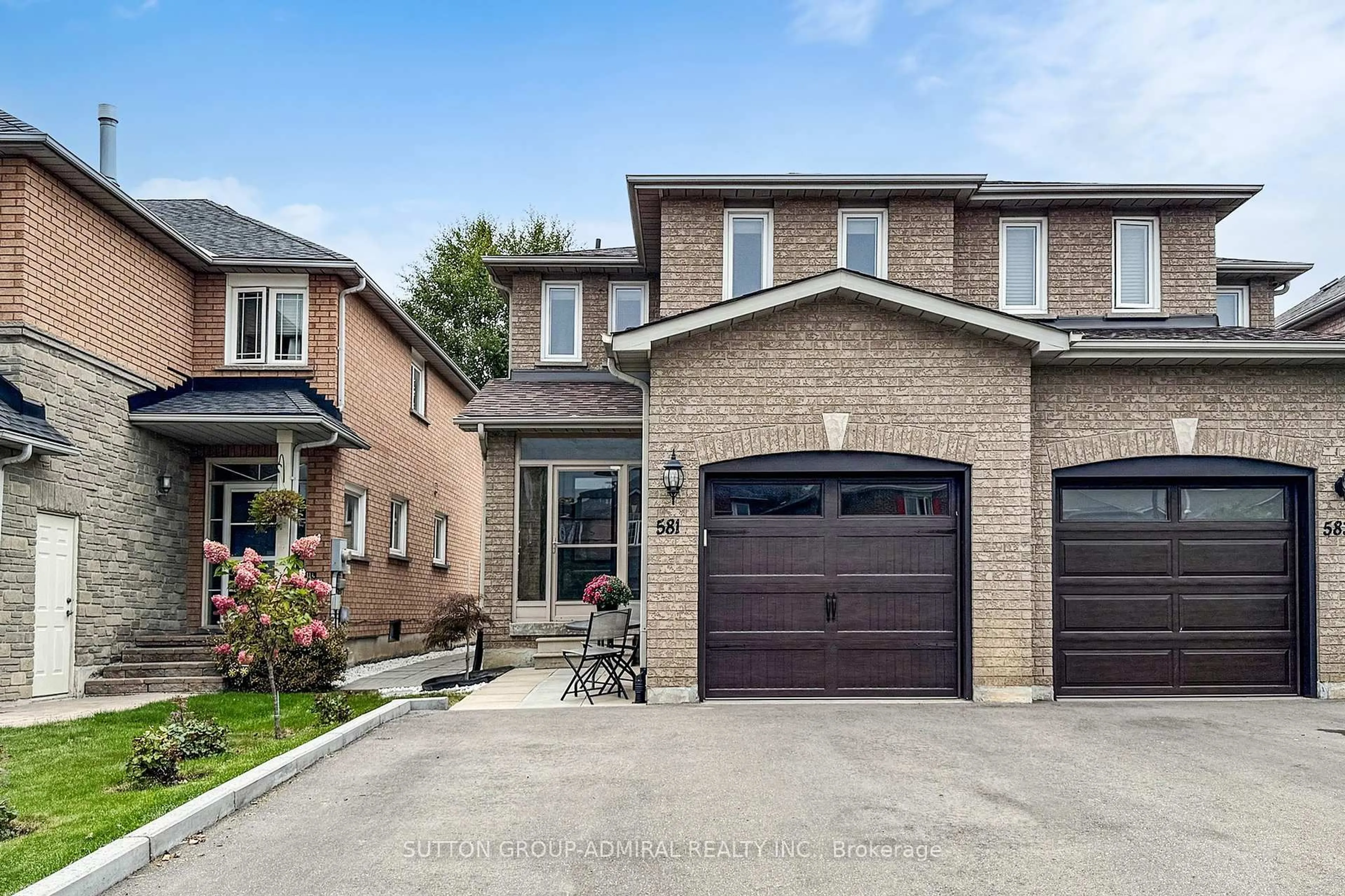 Home with brick exterior material, street for 581 Skinner Ave, Newmarket Ontario L3X 2A5
