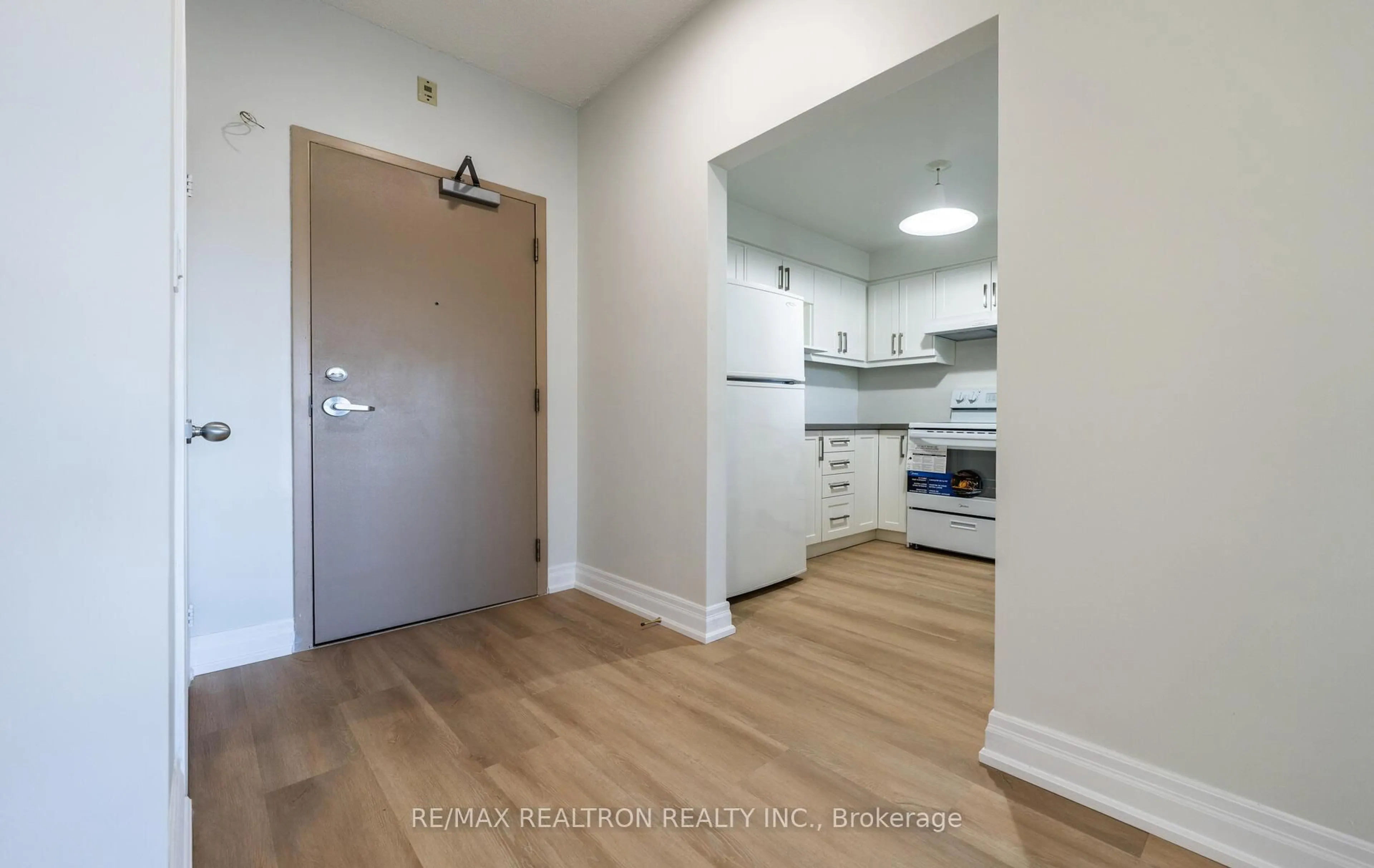 A pic of a room for 9 Chalmers Rd #Ph8, Richmond Hill Ontario L4B 3N3