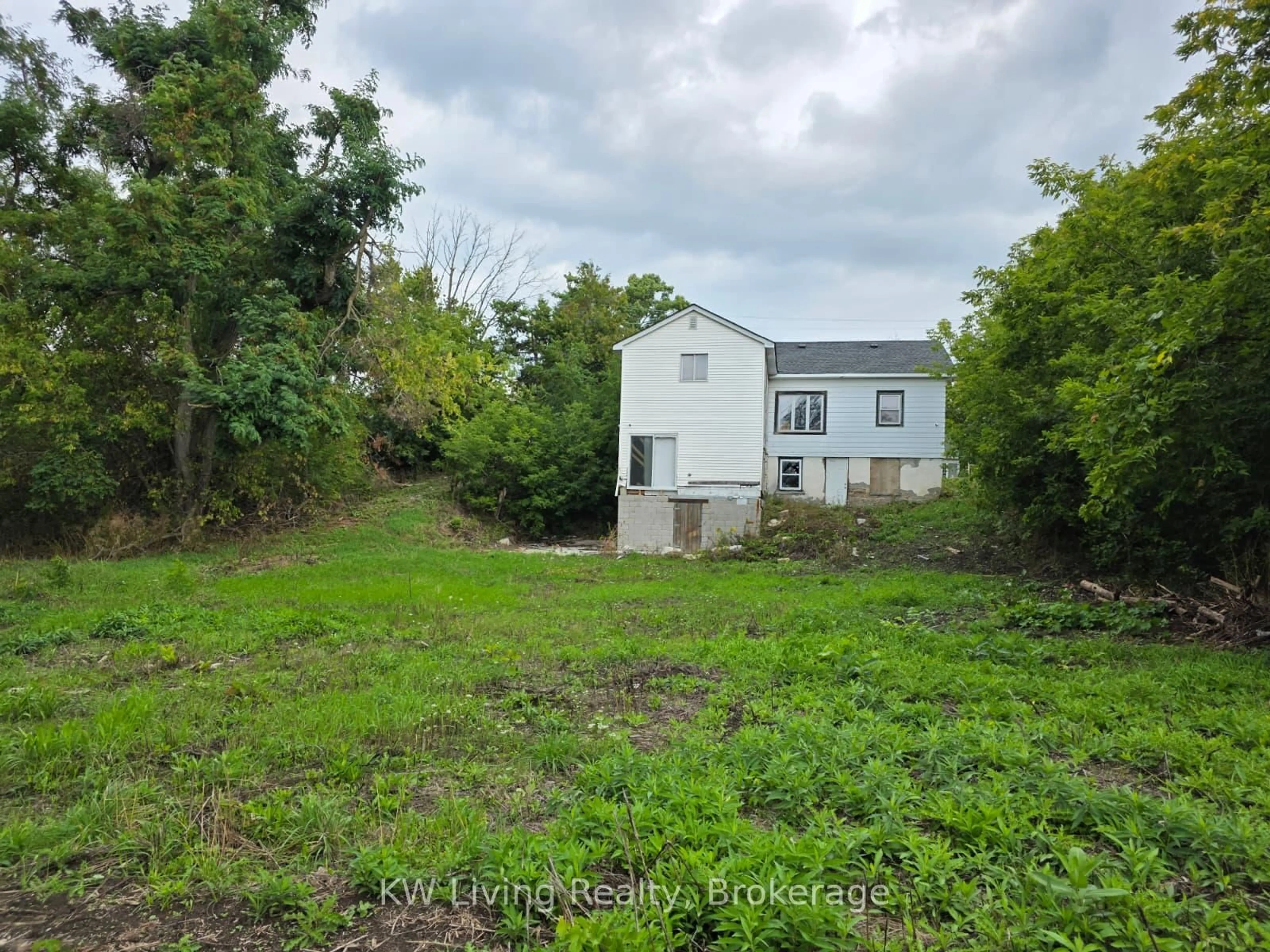 A pic from outside/outdoor area/front of a property/back of a property/a pic from drone, unknown for 301 Victoria Ave, Brock Ontario L0K 1A0