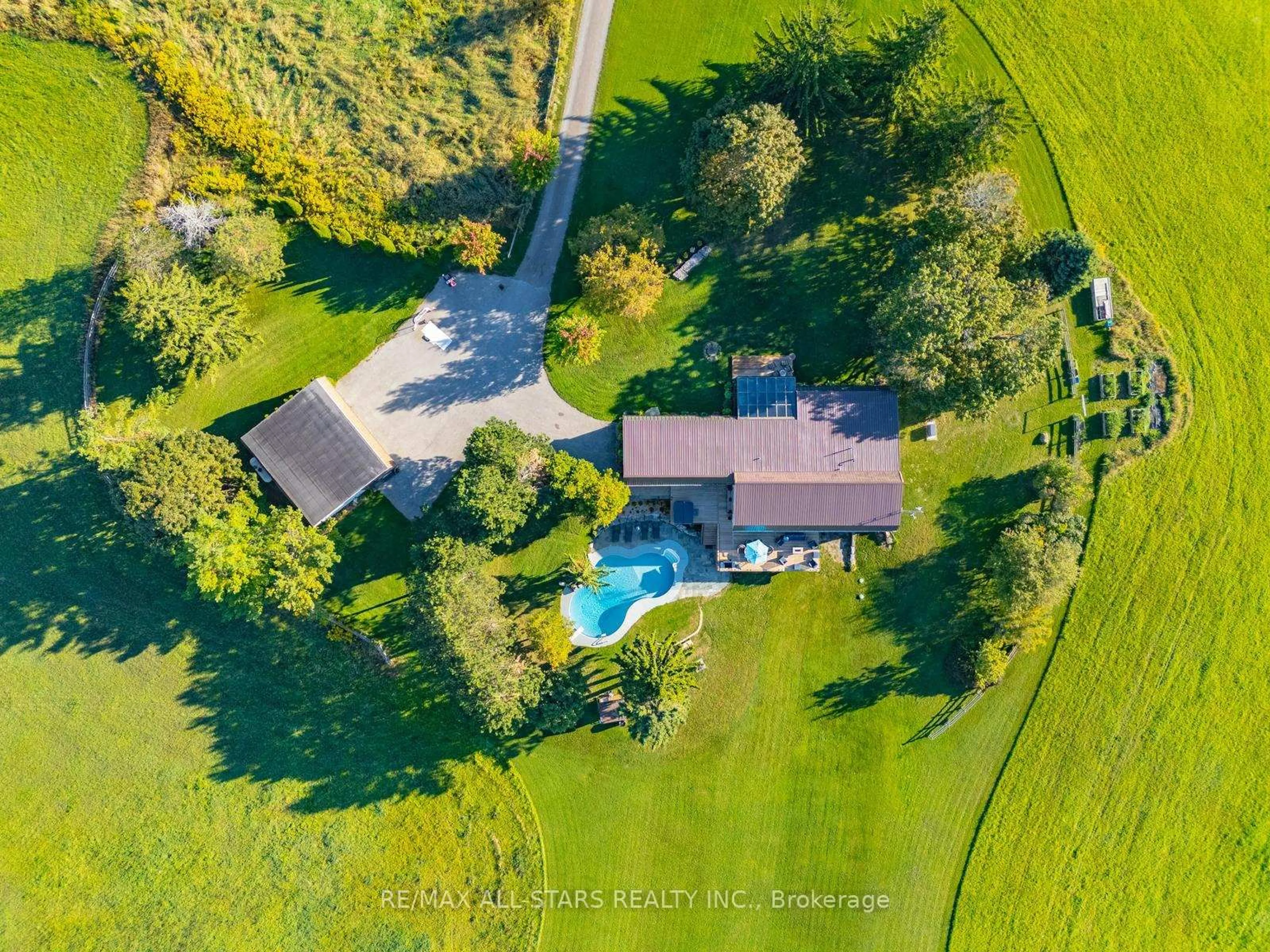 A pic from outside/outdoor area/front of a property/back of a property/a pic from drone, unknown for 1900 Concession 4 Rd, Uxbridge Ontario L0C 1A0