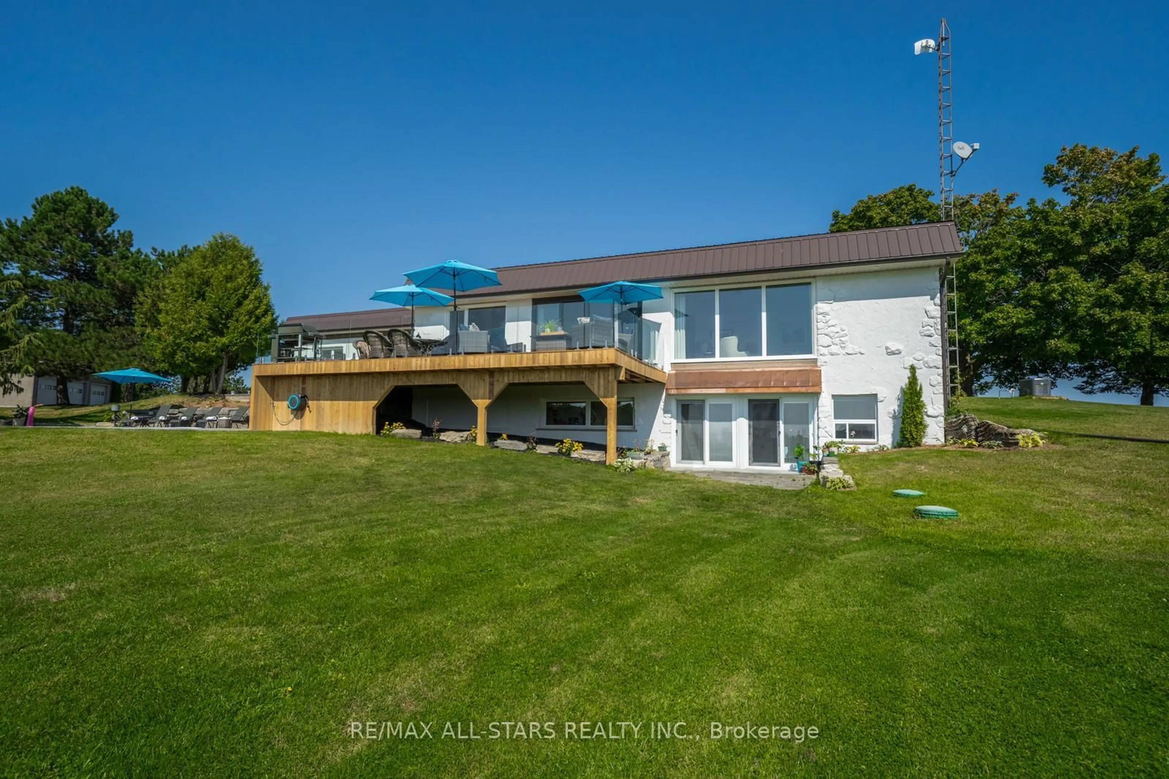 A pic from outside/outdoor area/front of a property/back of a property/a pic from drone, unknown for 1900 Concession 4 Rd, Uxbridge Ontario L0C 1A0