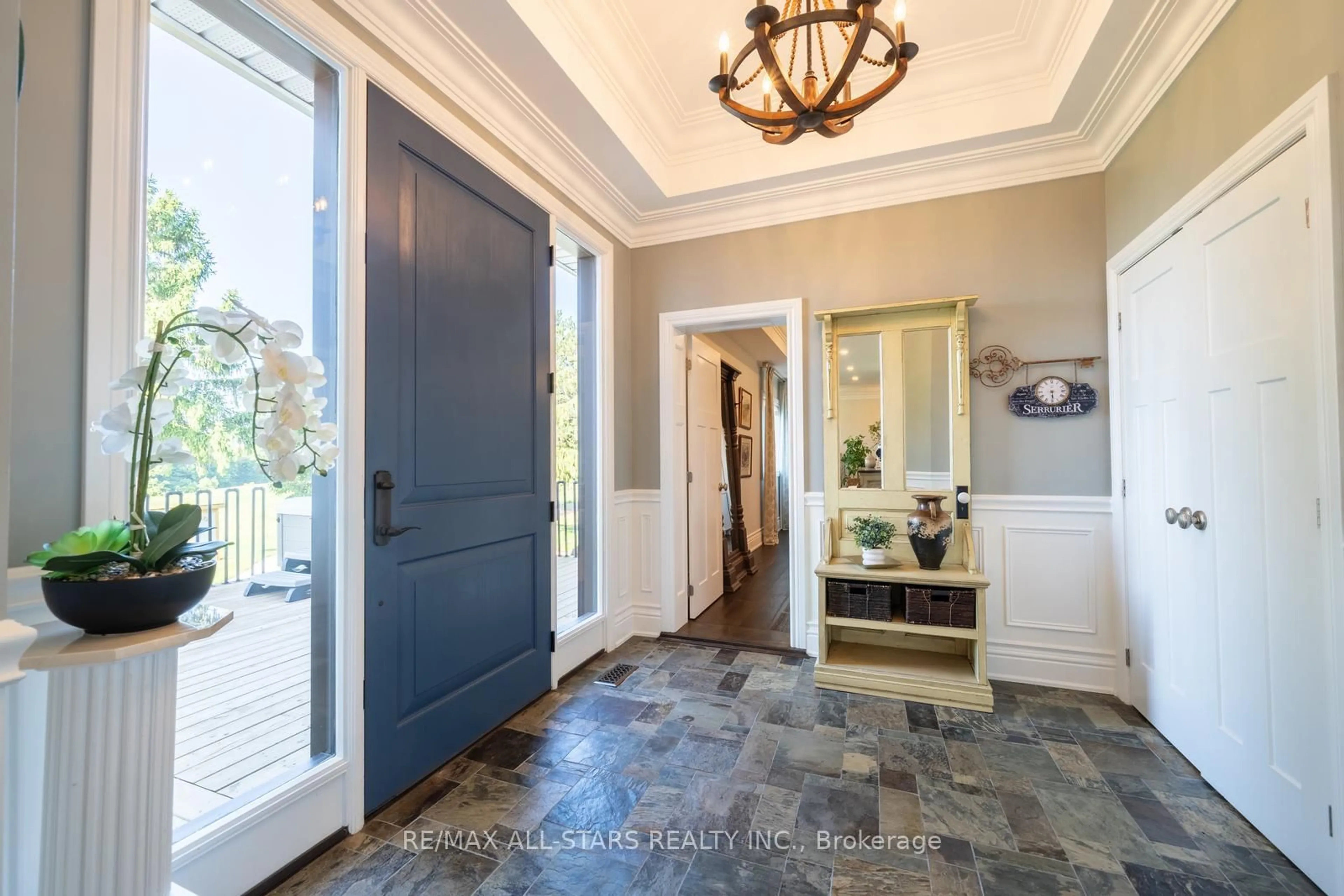 Indoor entryway for 1900 Concession 4 Rd, Uxbridge Ontario L0C 1A0