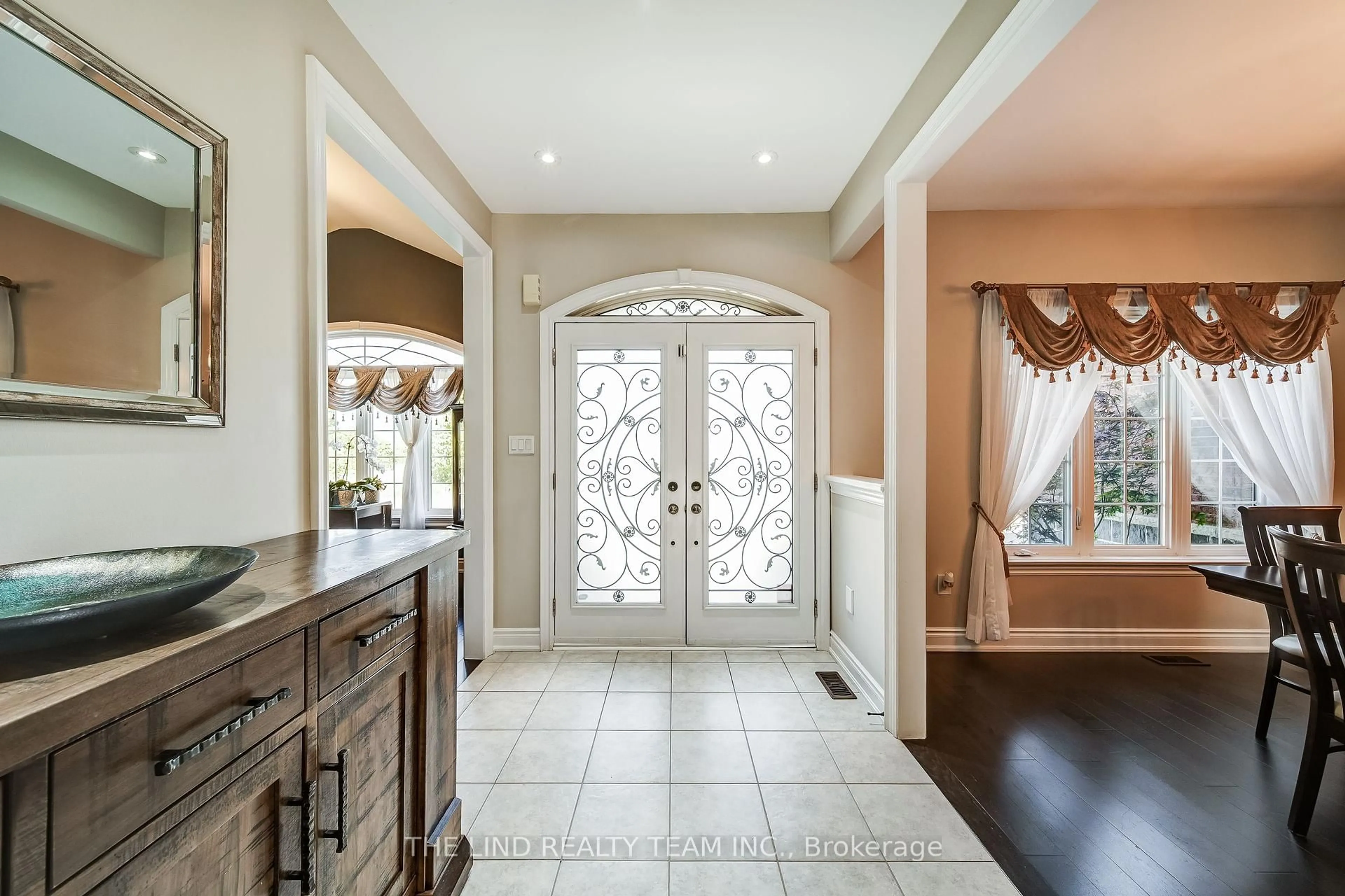 Indoor entryway for 26 Keenan Dr, Adjala-Tosorontio Ontario L0G 1L0