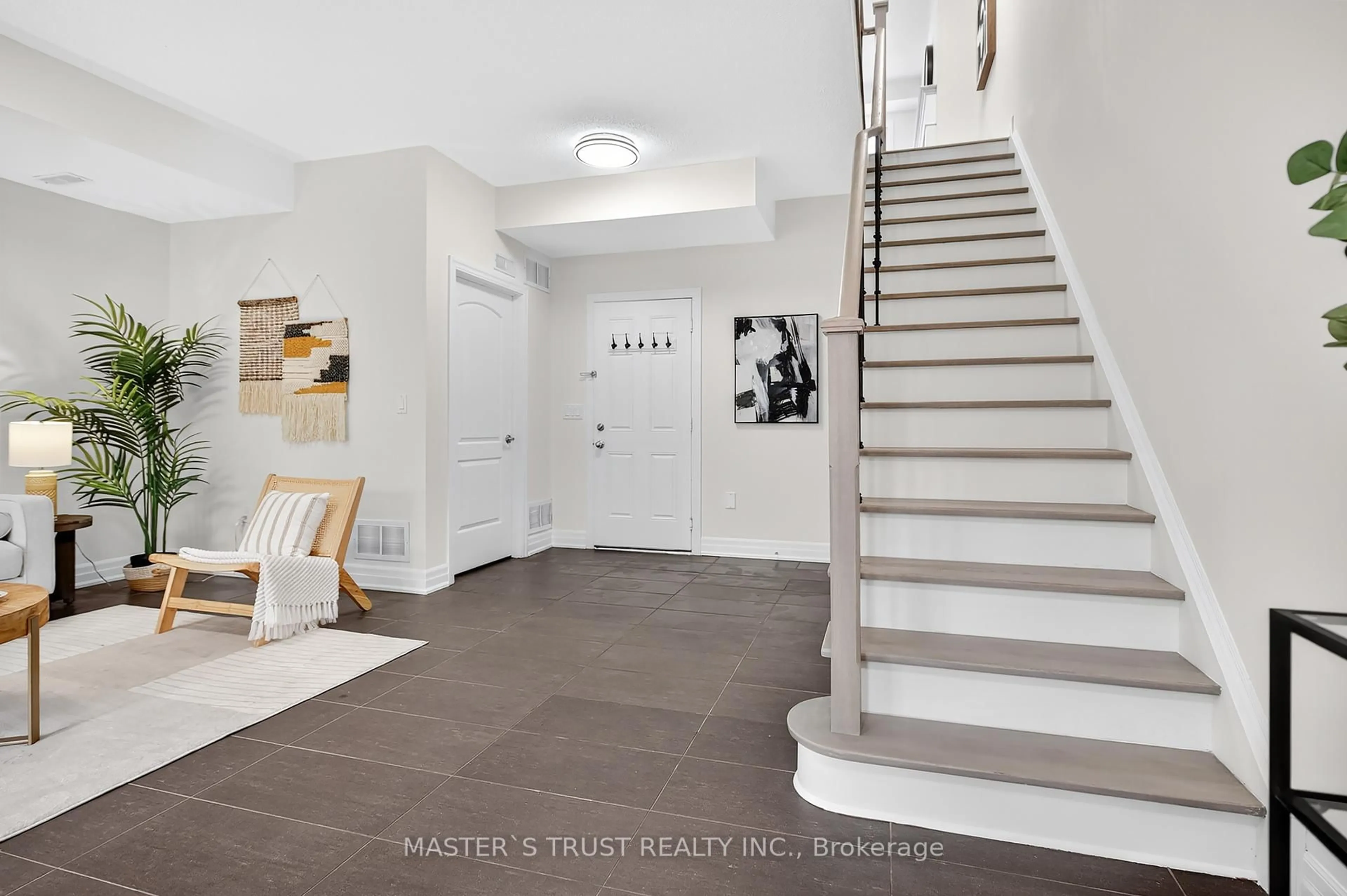 Indoor entryway for 27 Beverley Glen Blvd, Vaughan Ontario L4J 0G8