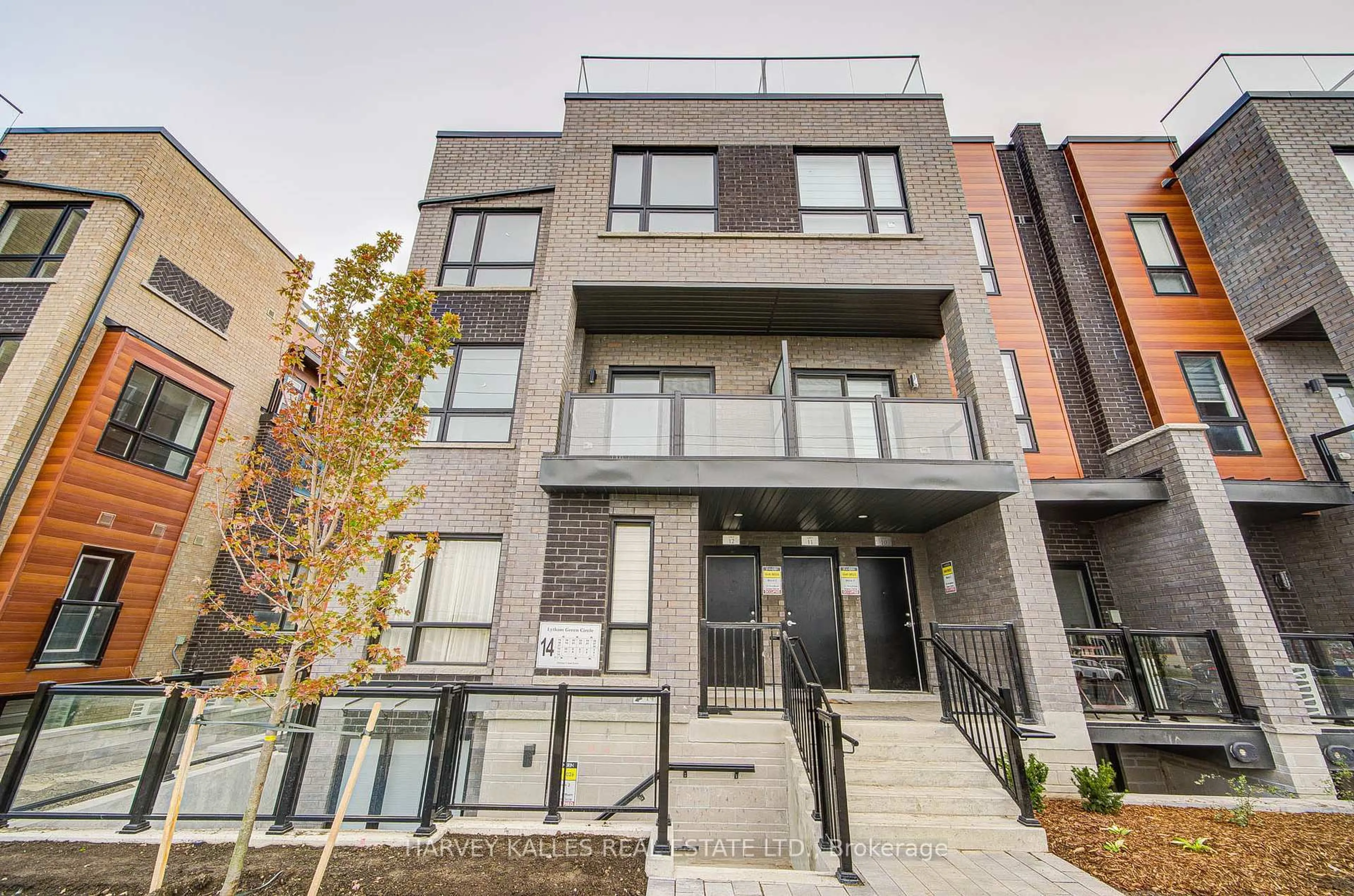 Home with brick exterior material, street for 12-14 Lytham Green Circ #Unit 12, Newmarket Ontario L3Y 0H3