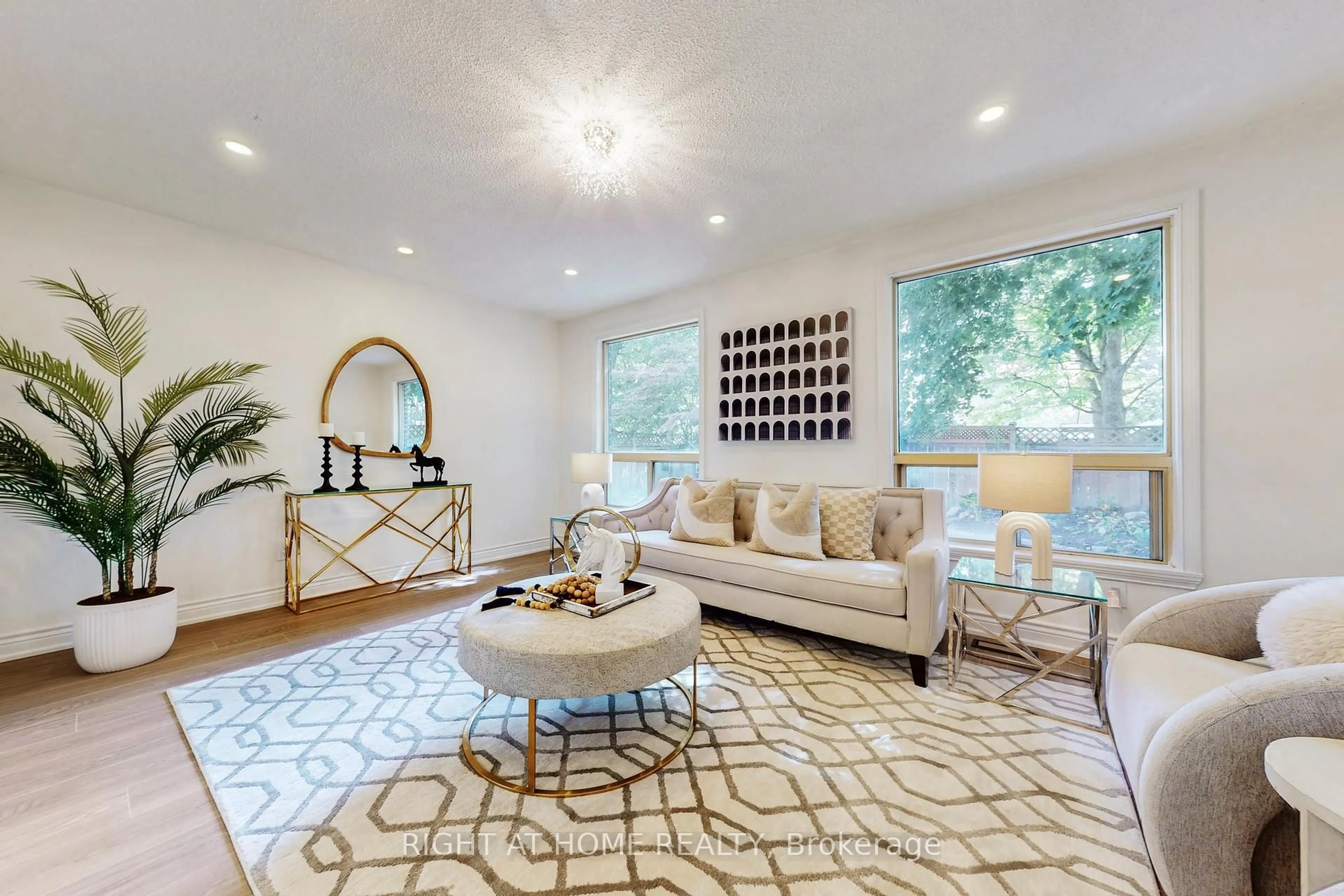 Living room with furniture, unknown for 203 Thoms Cres, Newmarket Ontario L3Y 1C9