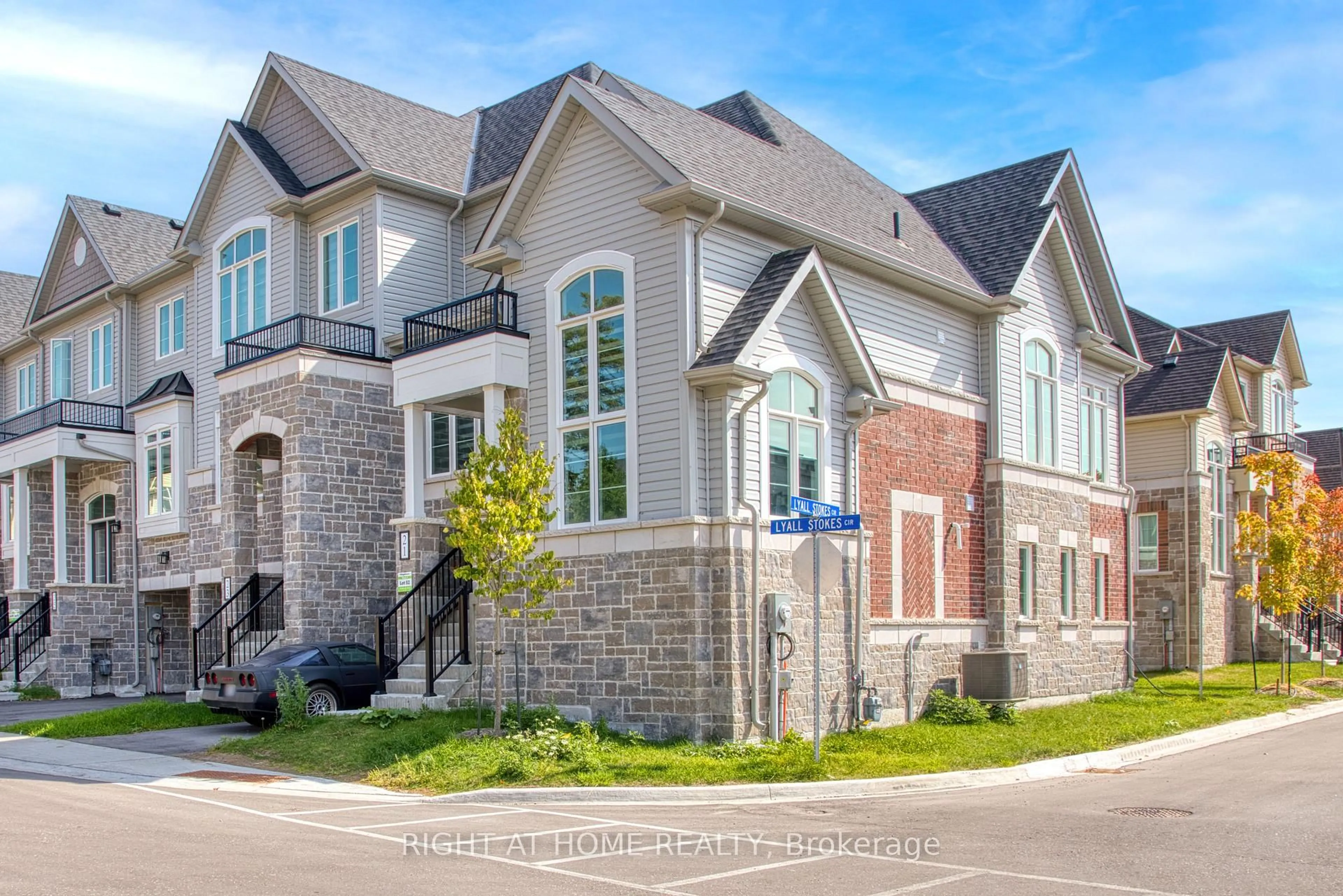 Home with brick exterior material, street for 21 Lyall Stokes Circ, East Gwillimbury Ontario L0G 1M0