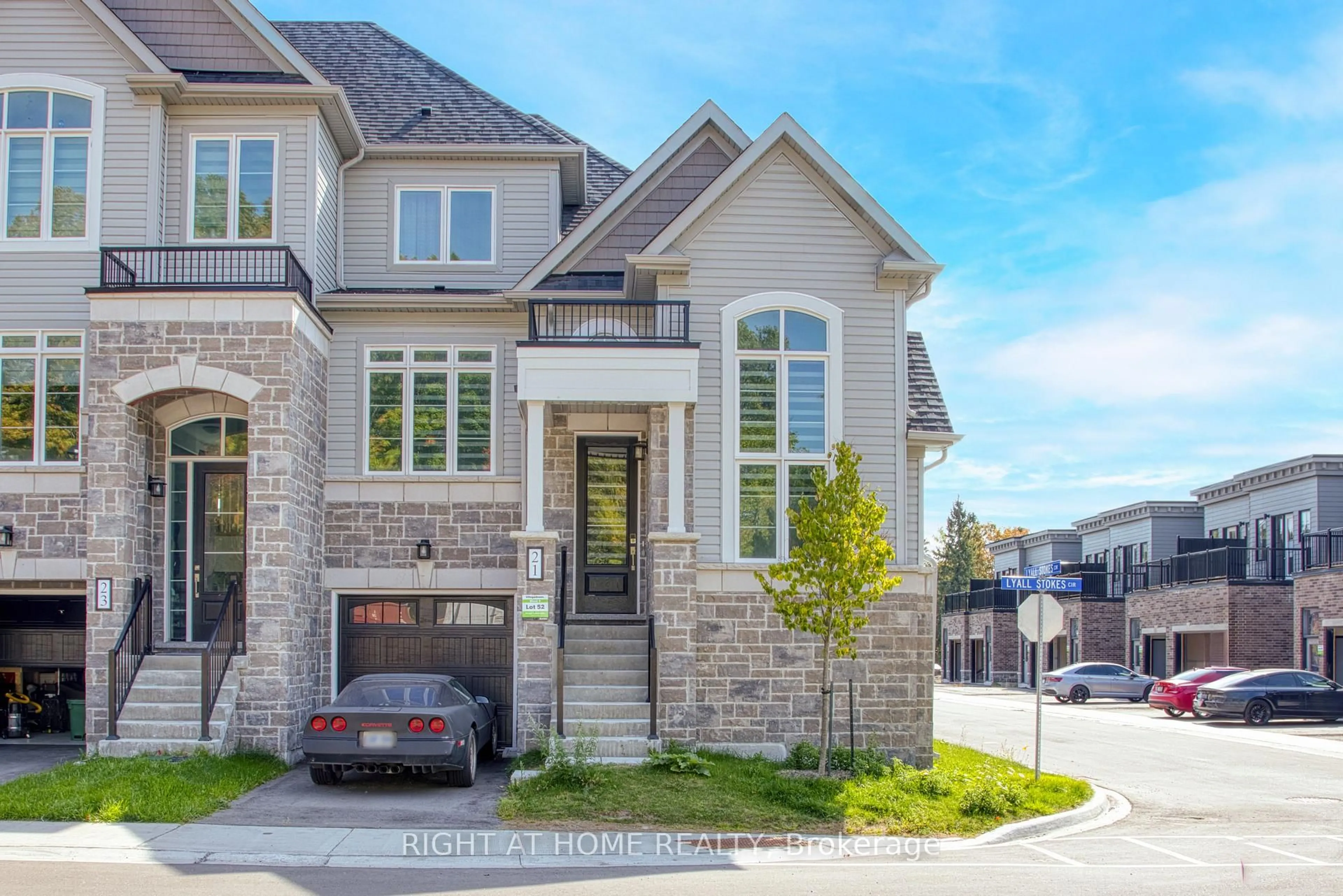 Home with brick exterior material, street for 21 Lyall Stokes Circ, East Gwillimbury Ontario L0G 1M0