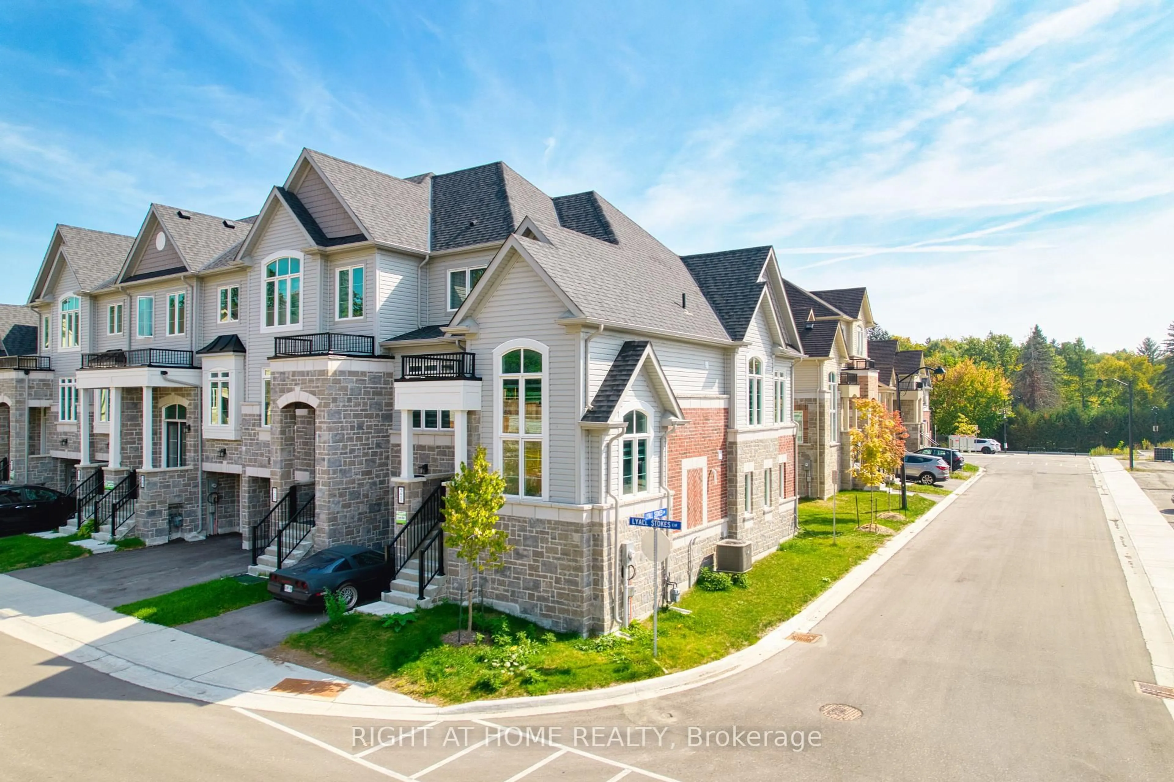 Home with brick exterior material, street for 21 Lyall Stokes Circ, East Gwillimbury Ontario L0G 1M0