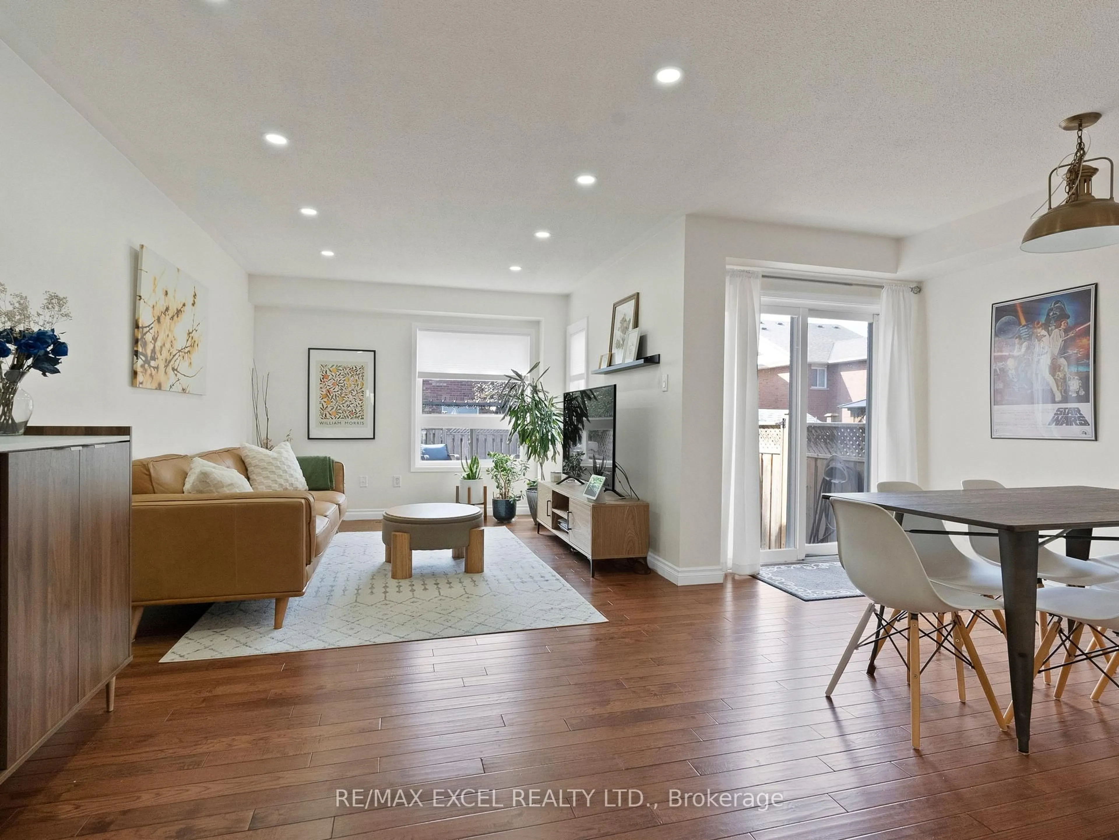 Living room with furniture, unknown for 26 Lilly Mckeowan Cres, East Gwillimbury Ontario L0G 1M0