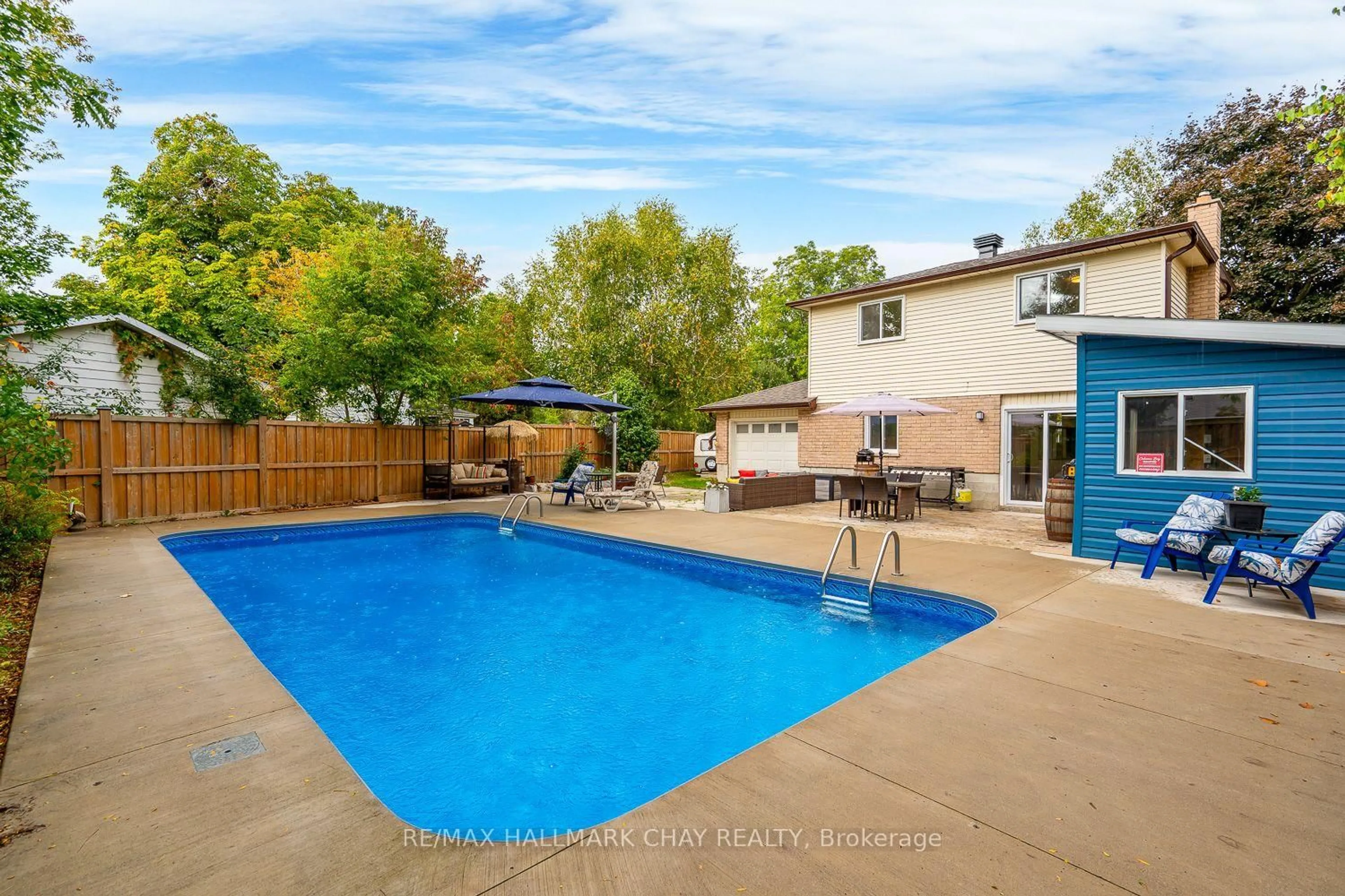 Pool for 95 Boyne Cres, New Tecumseth Ontario L9R 1K2
