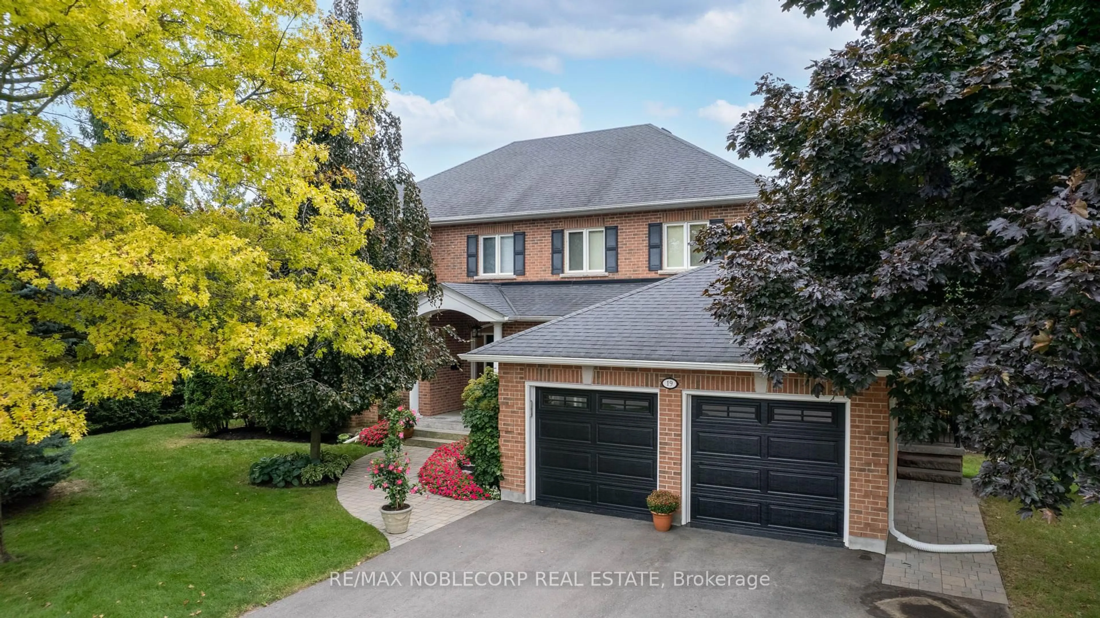 Home with brick exterior material, street for 19 Stockdale Cres, Richmond Hill Ontario L4C 3T1