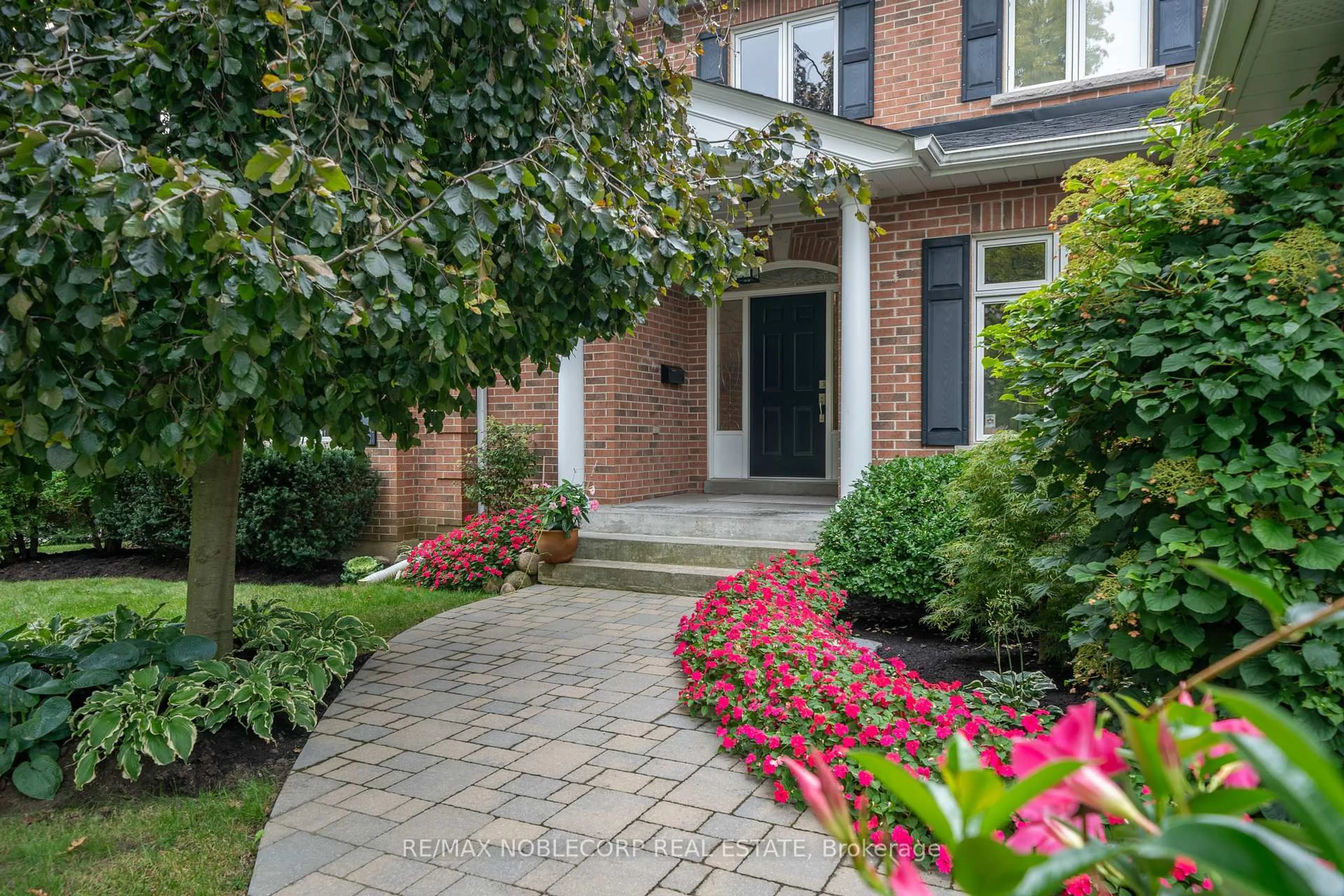 Home with brick exterior material, street for 19 Stockdale Cres, Richmond Hill Ontario L4C 3T1