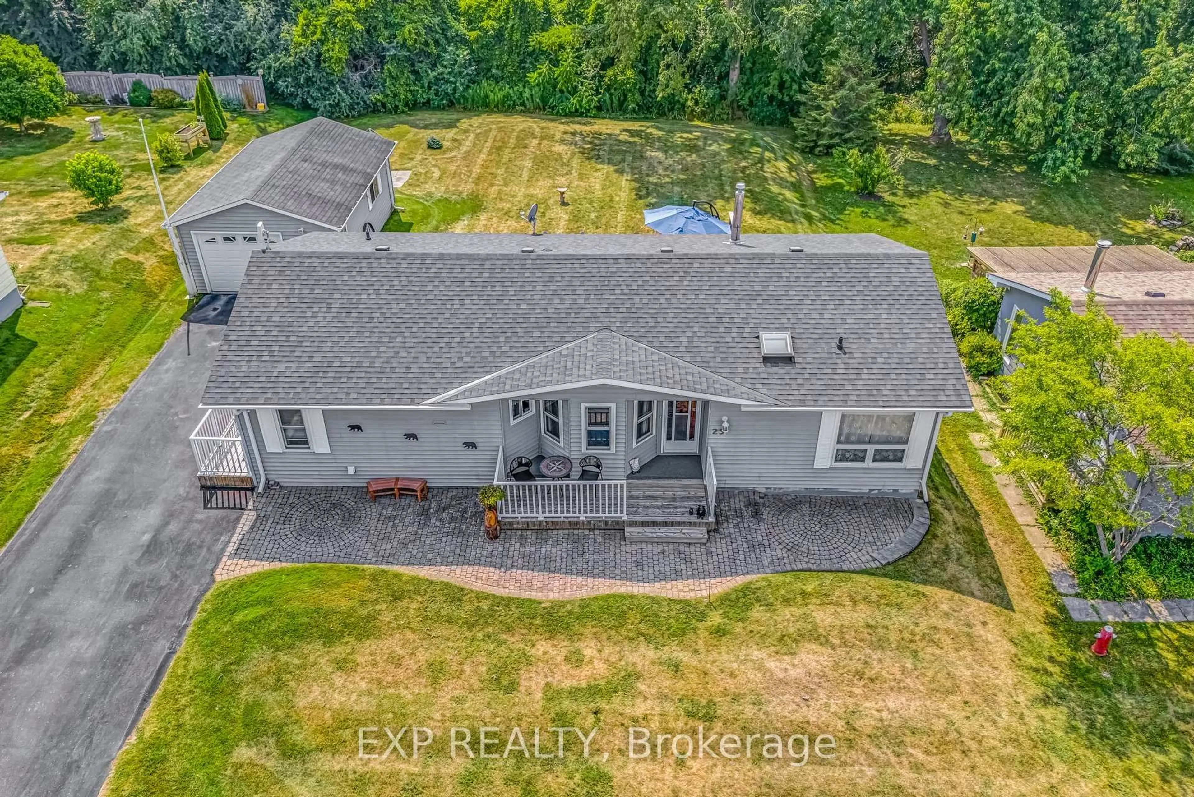 A pic from outside/outdoor area/front of a property/back of a property/a pic from drone, unknown for 25 Juno Cres, Georgina Ontario L0E 1R0