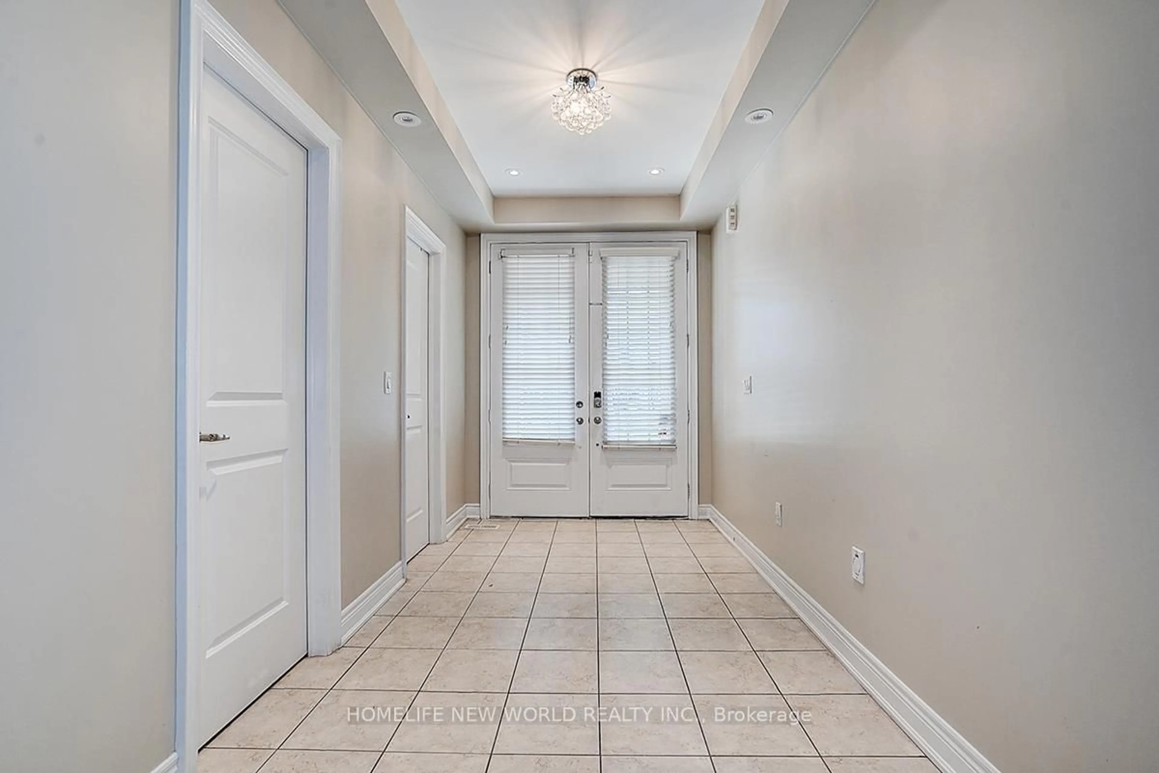 Indoor entryway for 253 Cannes Ave, Vaughan Ontario L4H 3W9