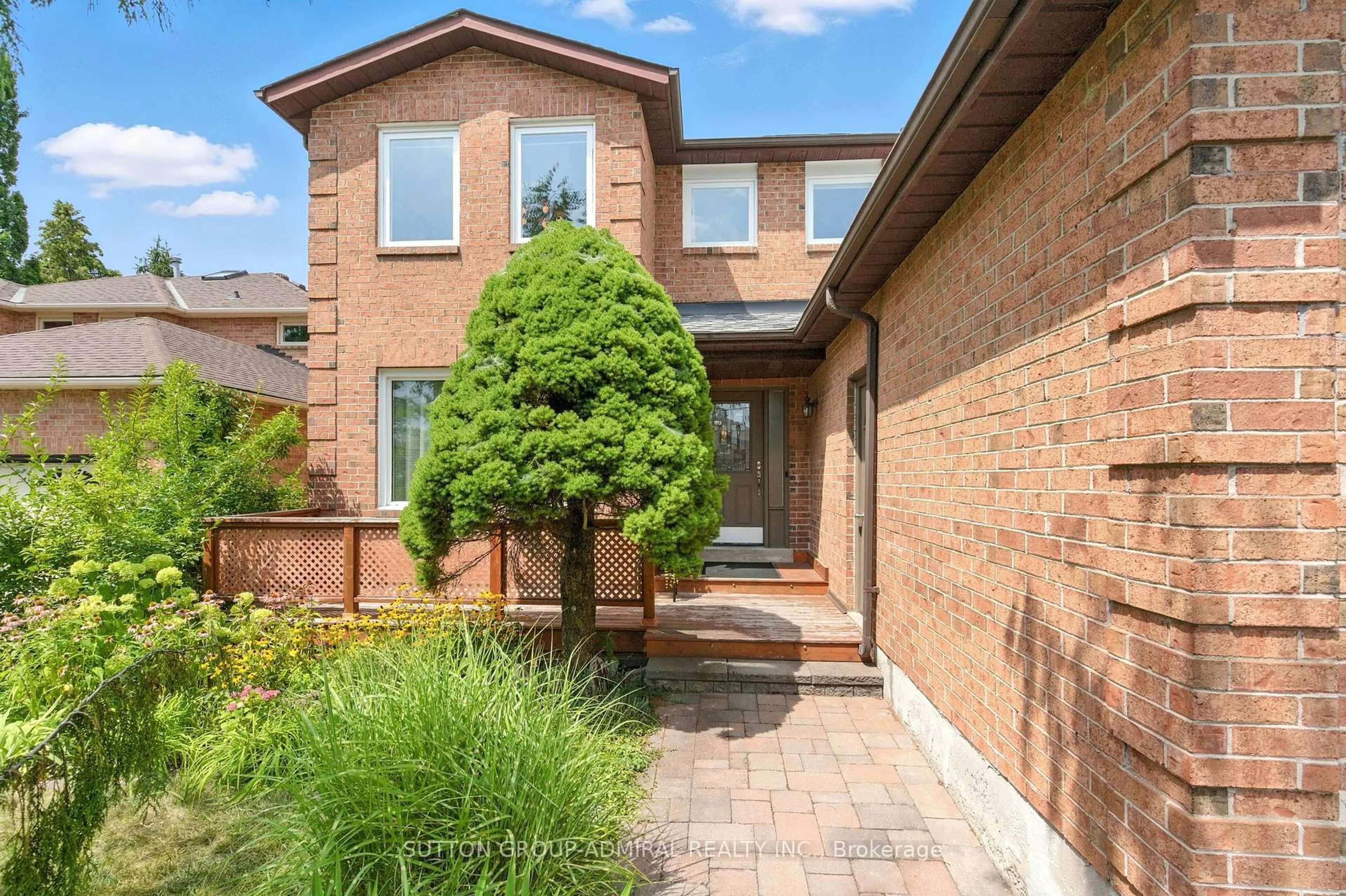 Home with brick exterior material, street for 4 Mair Crt, Richmond Hill Ontario L4C 7S1