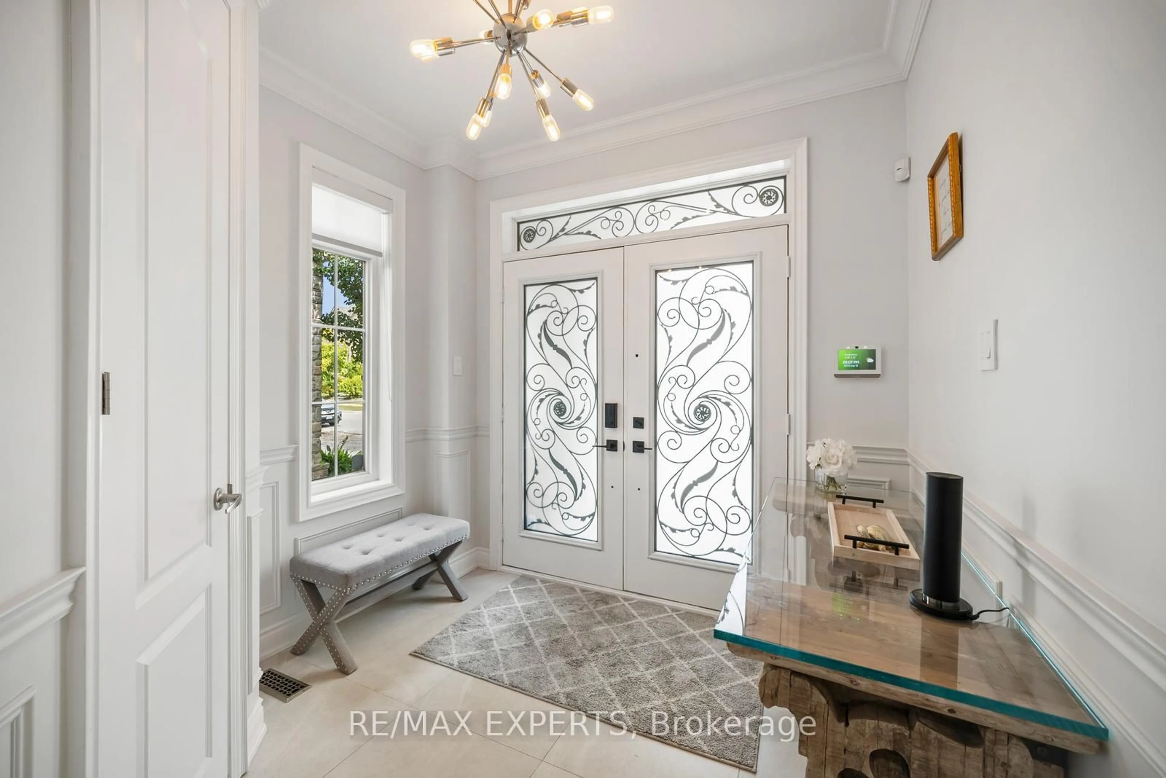 Indoor entryway for 24 Sedgewick Pl, Vaughan Ontario L4H 3J5