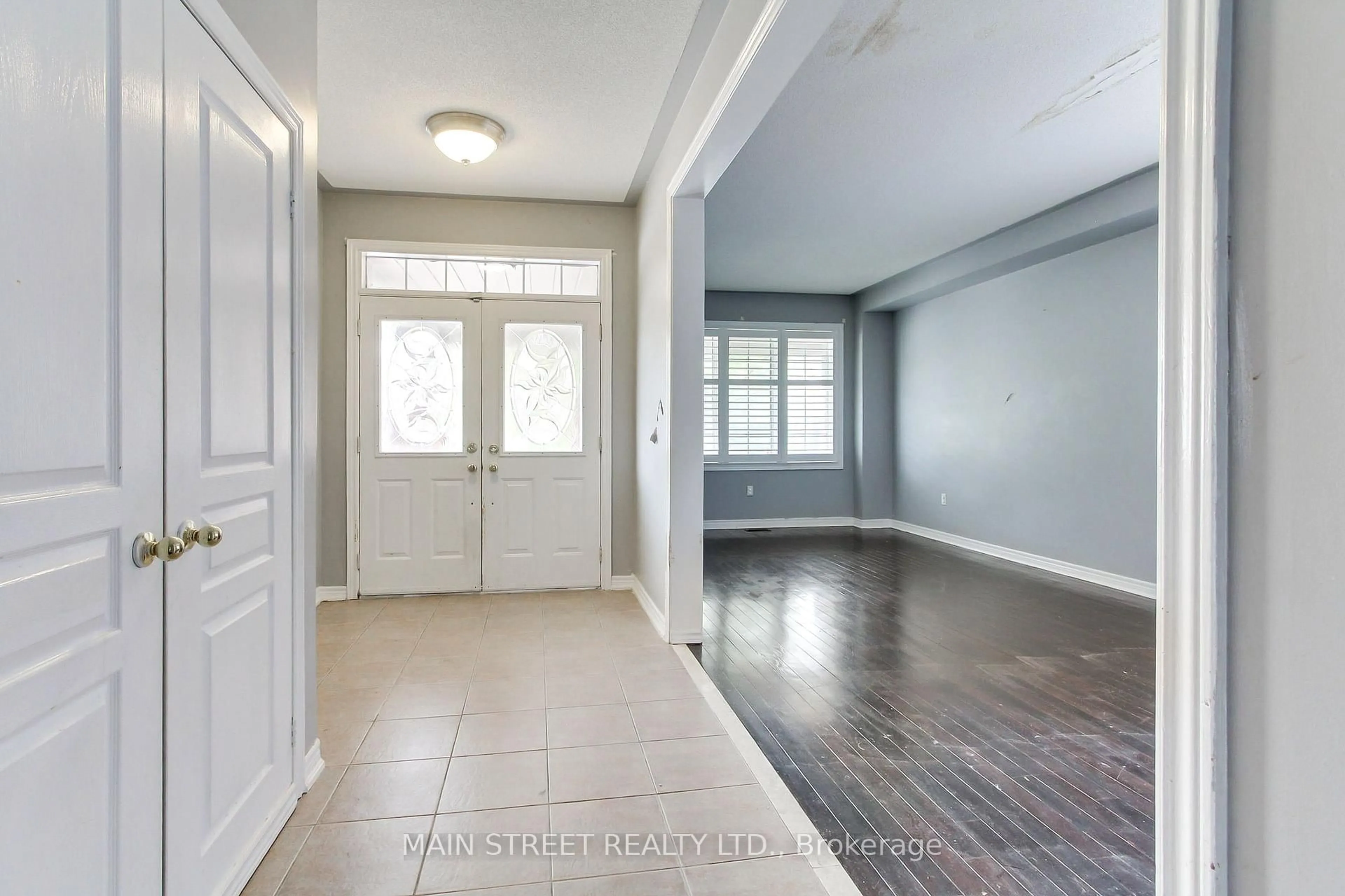Indoor entryway for 4 Cider Crescent Cres, Richmond Hill Ontario L4E 4A4