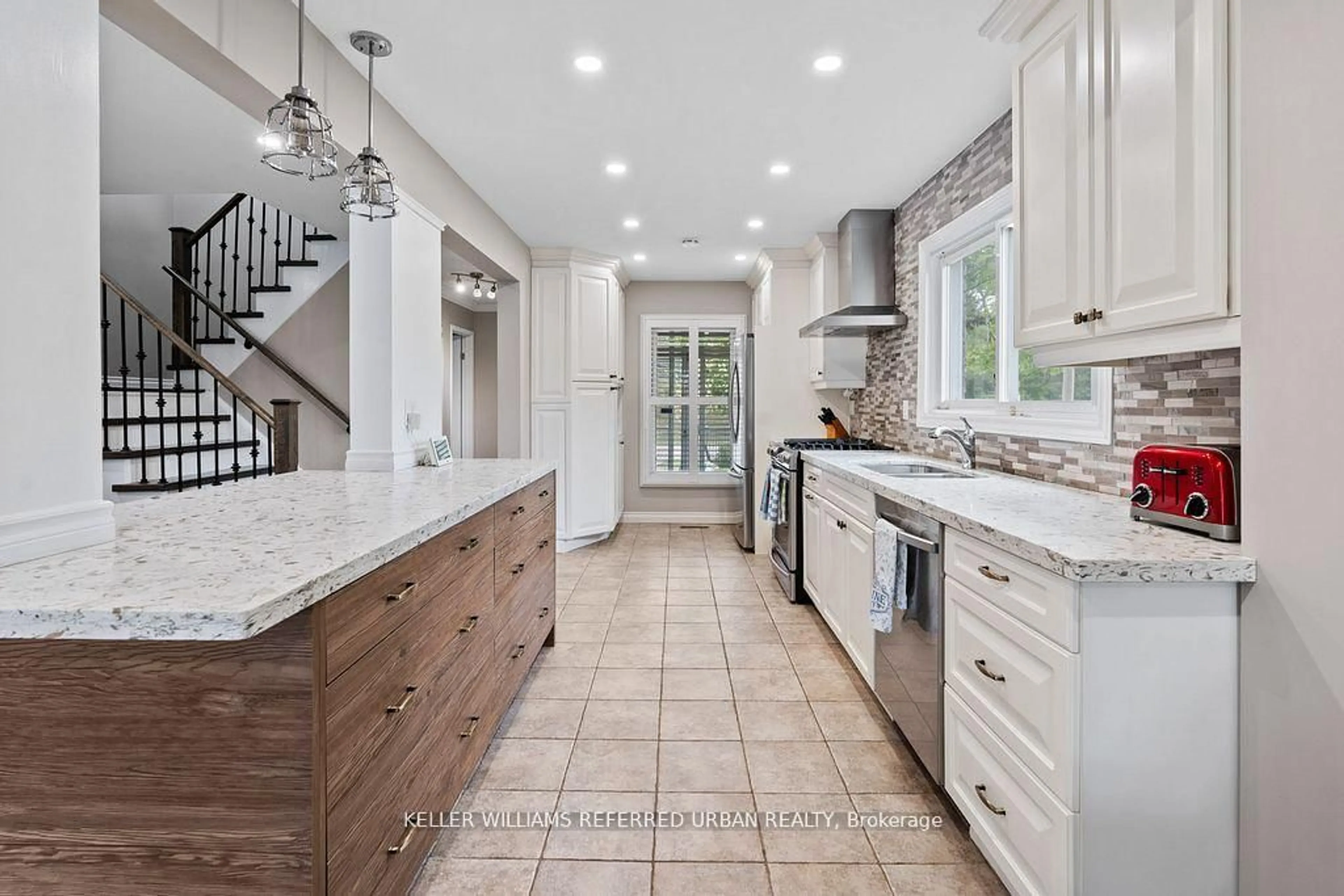 Contemporary kitchen, ceramic/tile floor for 78 Sunshine Dr, Richmond Hill Ontario L4C 8H2