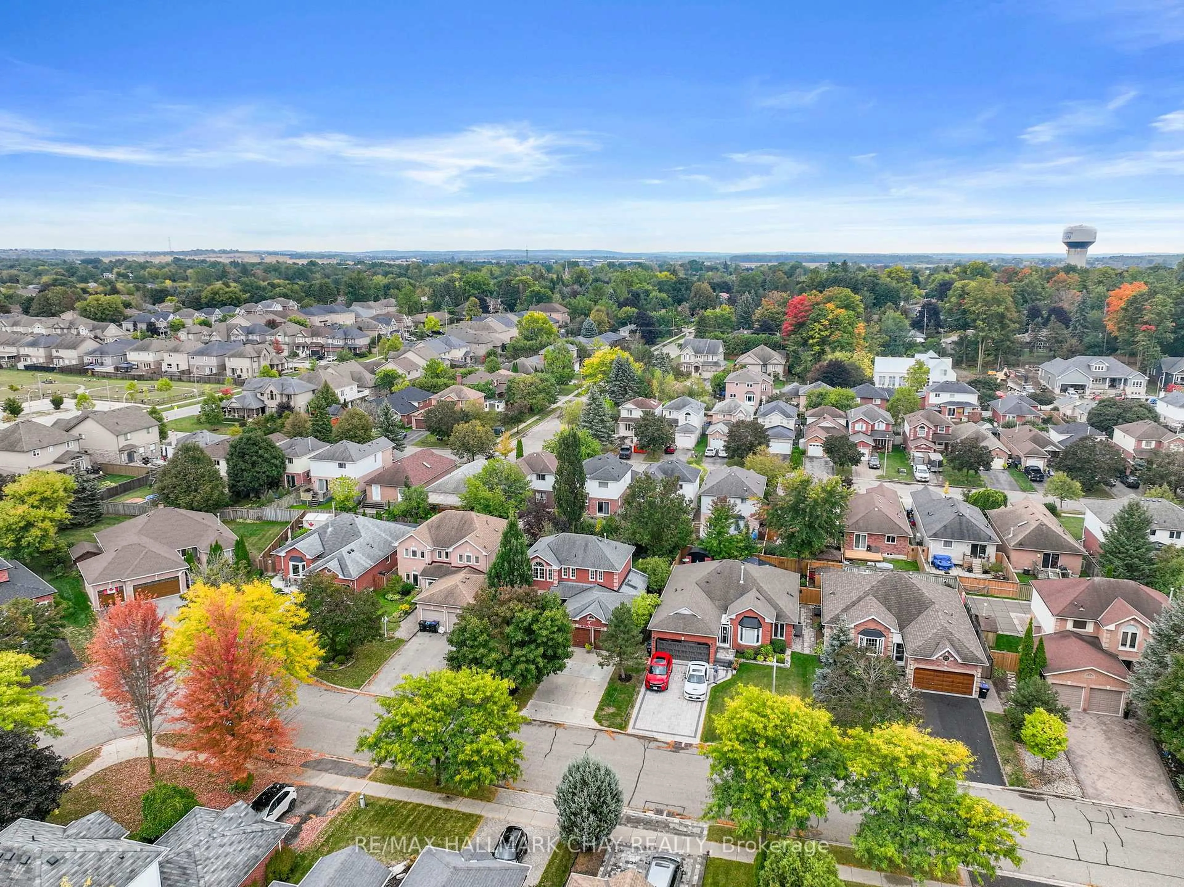 A pic from outside/outdoor area/front of a property/back of a property/a pic from drone, city buildings view from balcony for 19 Darling Cres, New Tecumseth Ontario L9R 1P7