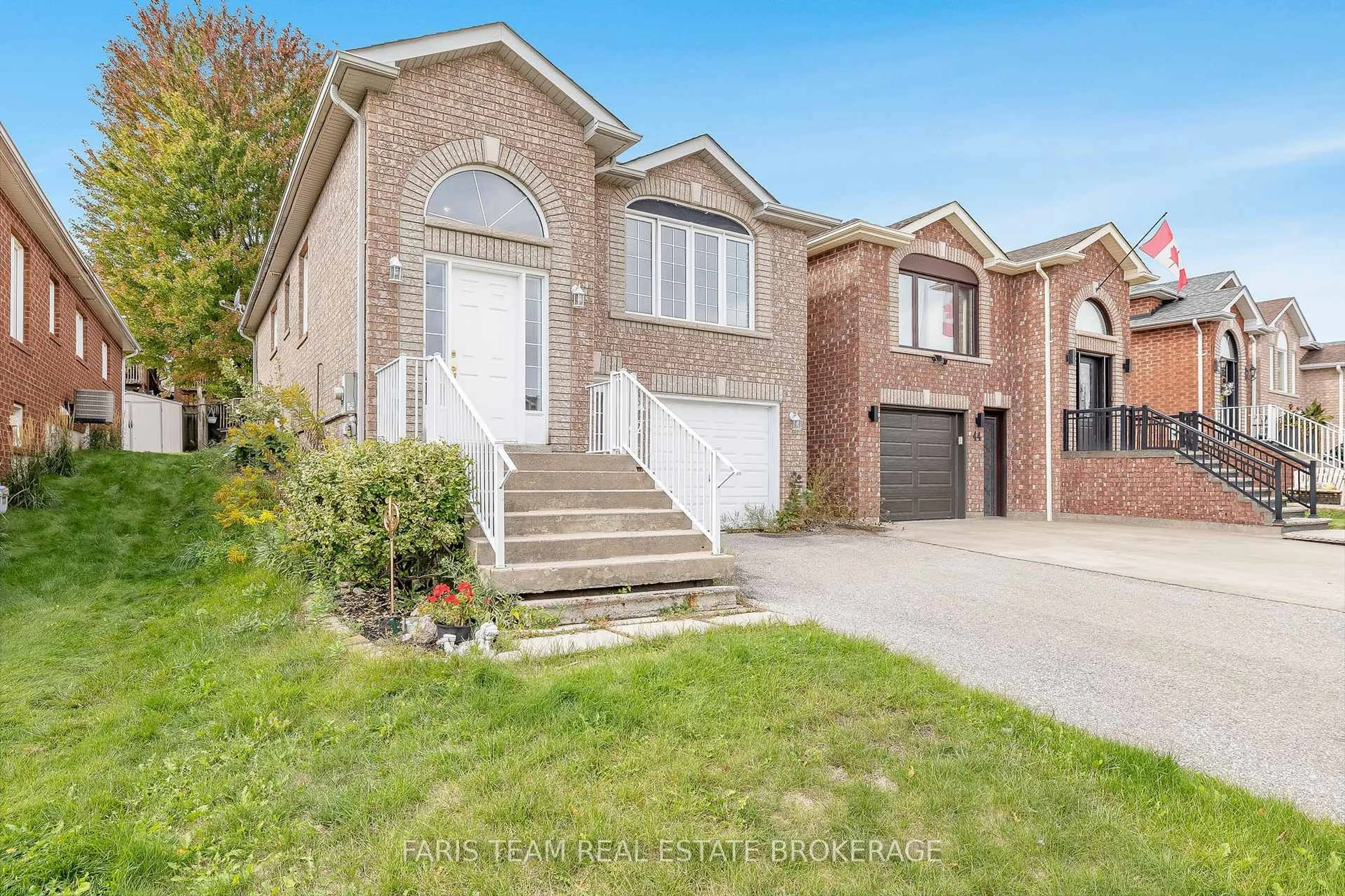 Home with brick exterior material, street for 42 Smith St, Bradford West Gwillimbury Ontario L3Z 3C9