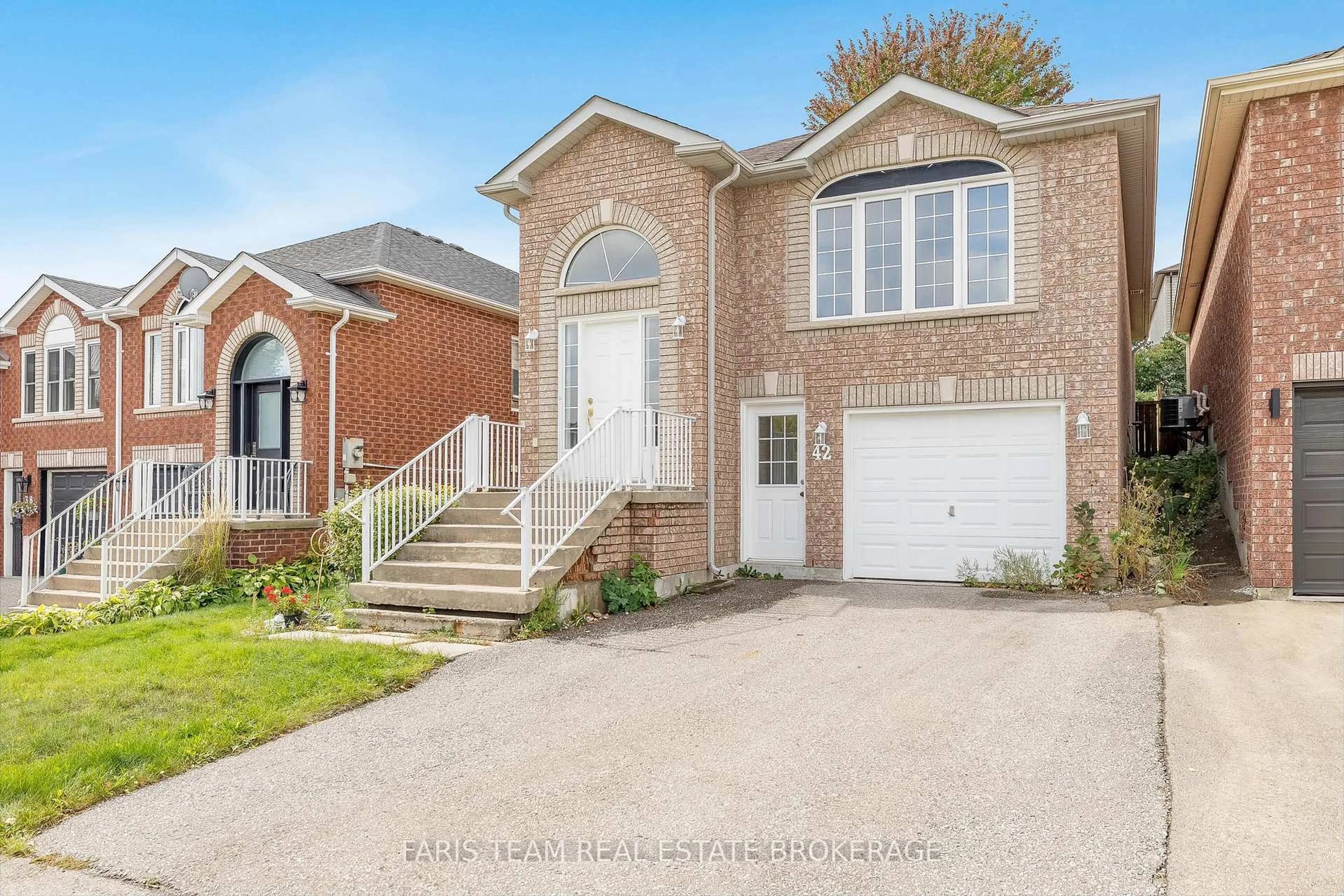 Home with brick exterior material, street for 42 Smith St, Bradford West Gwillimbury Ontario L3Z 3C9
