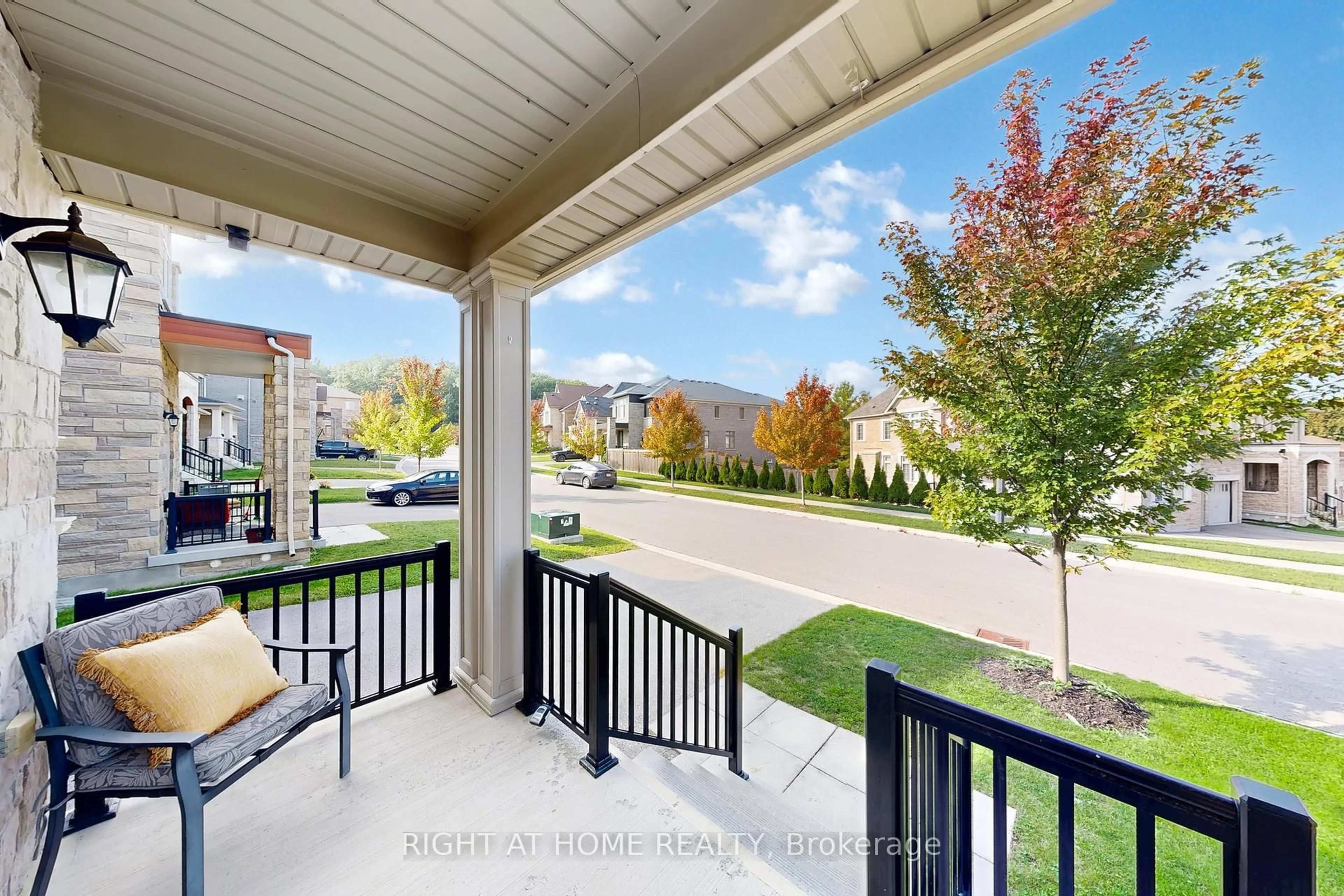 Patio, city buildings view from balcony for 15 Forest Edge Cres, East Gwillimbury Ontario L9N 1R8