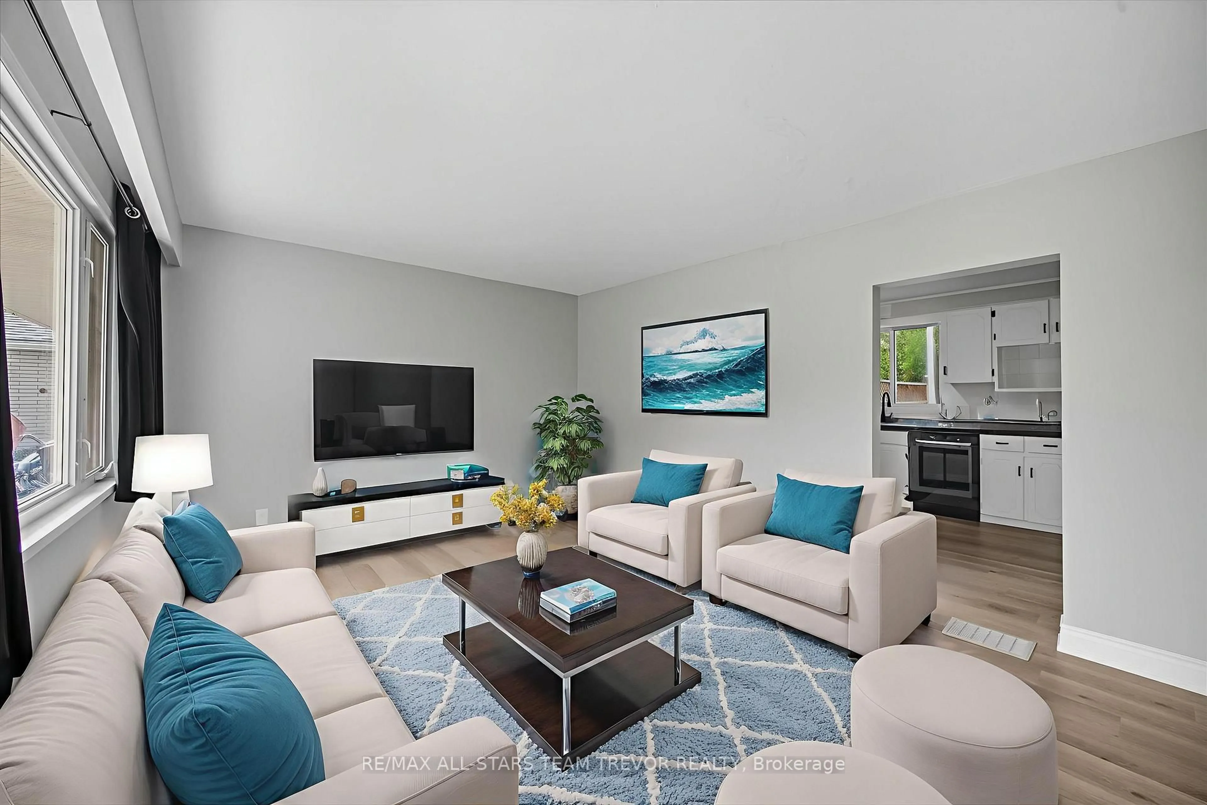 Living room with furniture, unknown for 26 Metro Rd, Georgina Ontario L4P 1B7