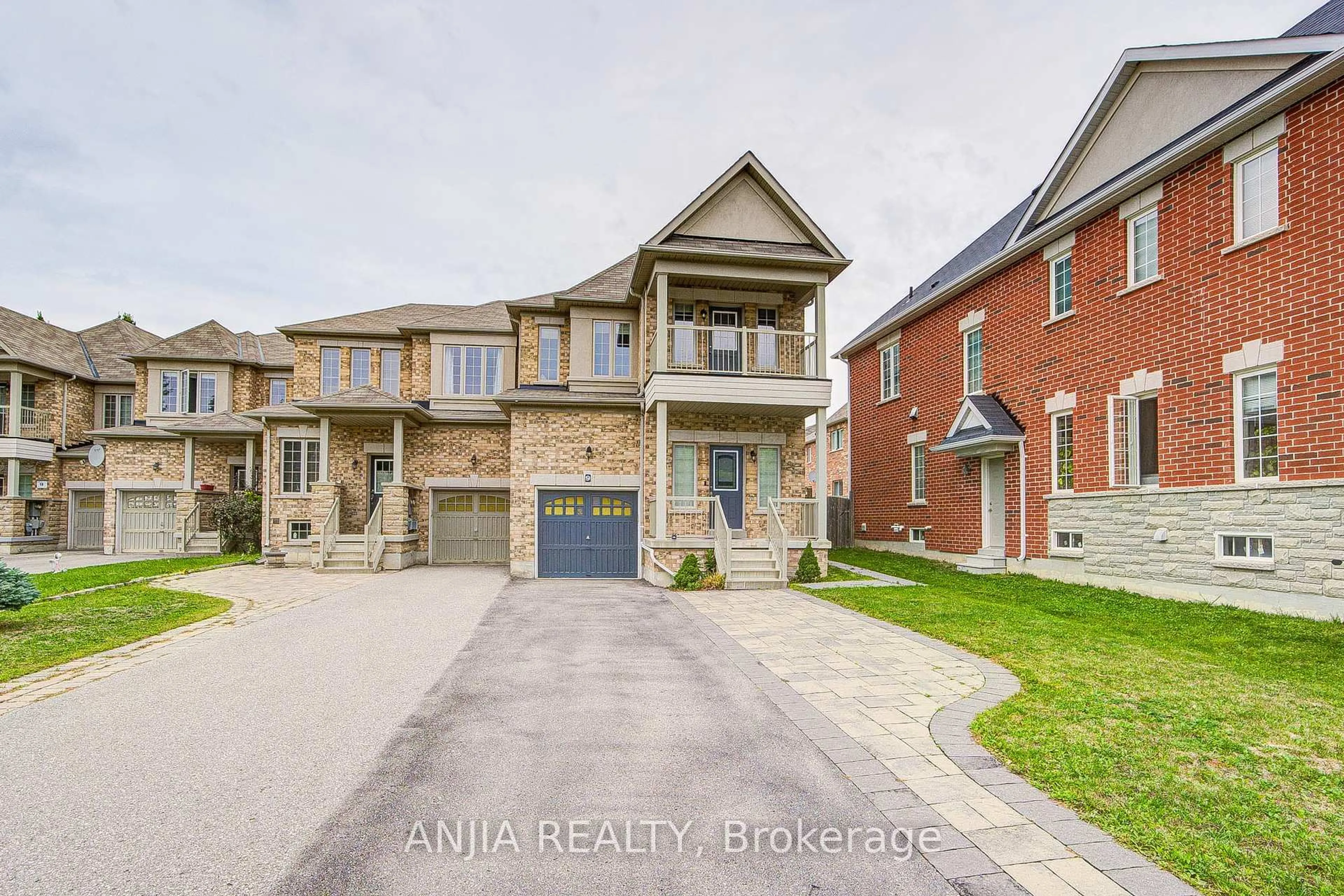 Home with brick exterior material, street for 9 Moore's Crt, Markham Ontario L6B 0V6