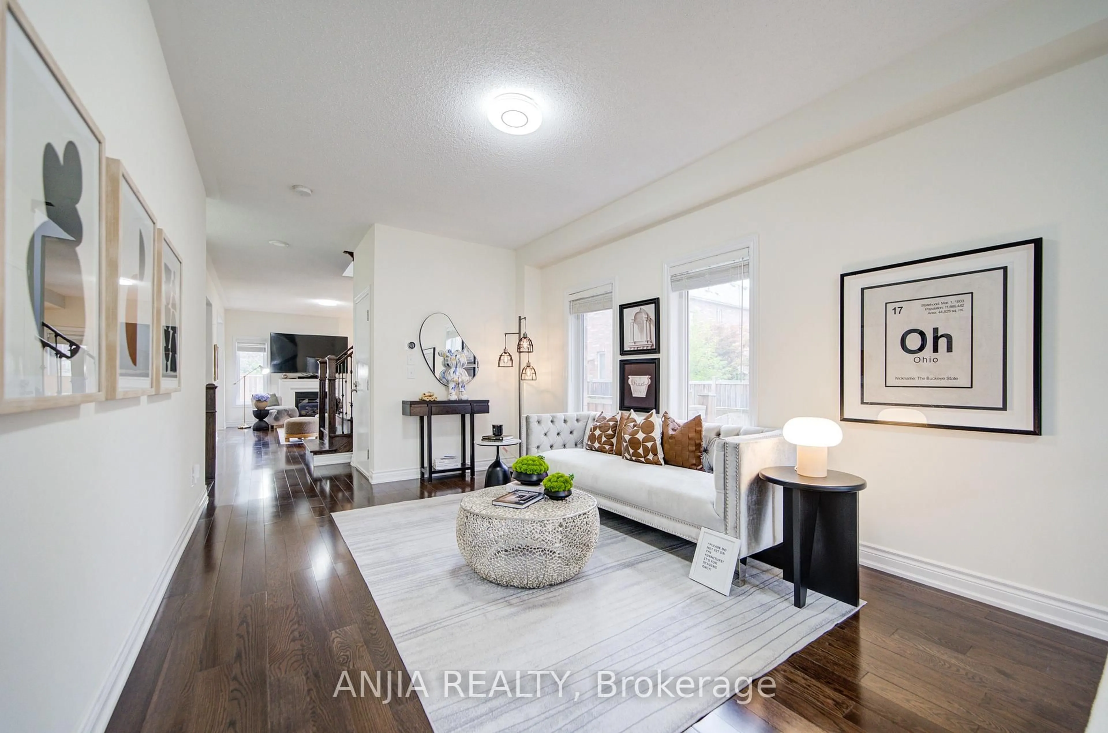 Indoor entryway for 9 Moore's Crt, Markham Ontario L6B 0V6