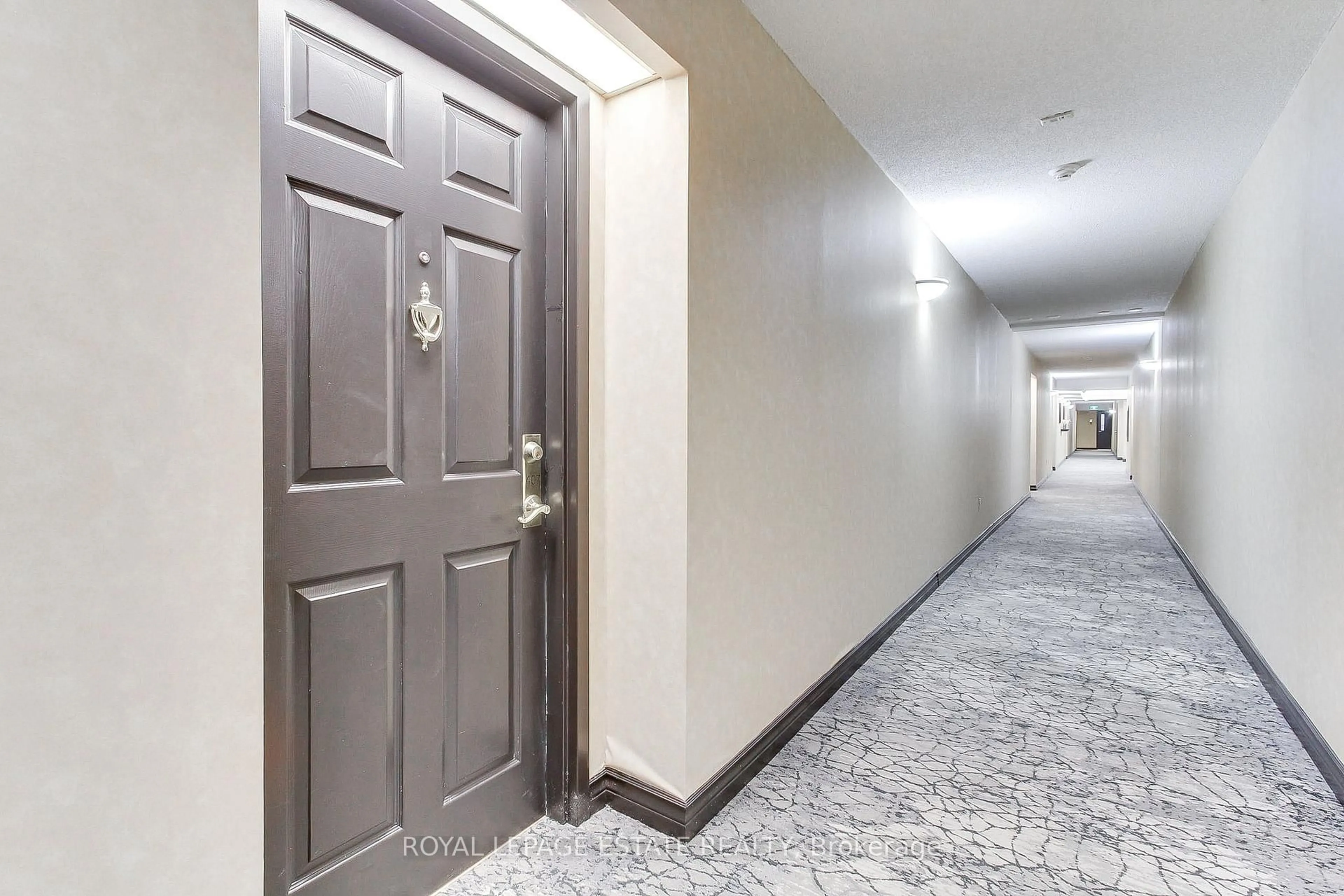 Indoor foyer for 175 Cedar Ave Ave #407, Richmond Hill Ontario L4C 9V3