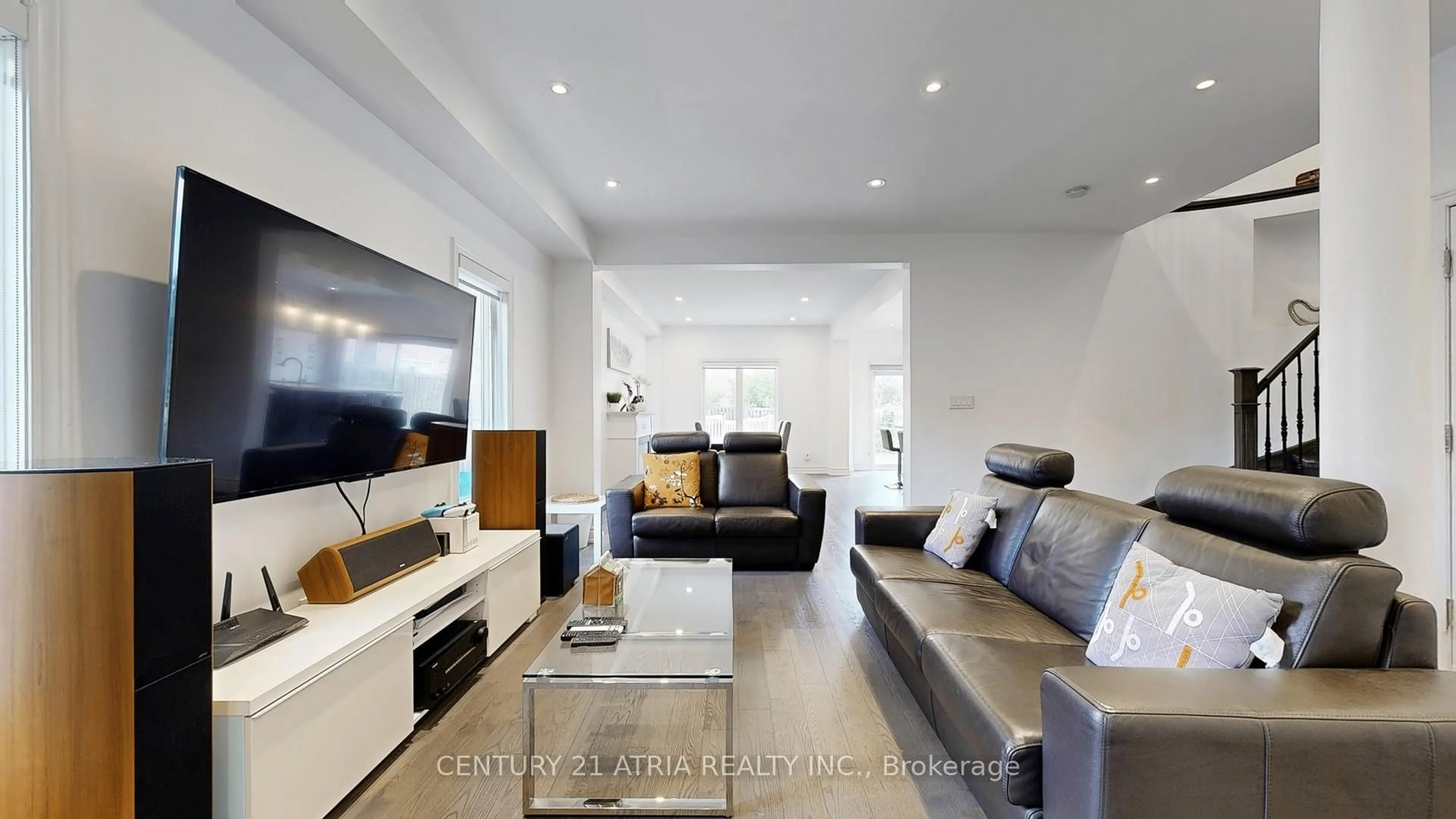 Living room with furniture, unknown for 57 Melbourne Dr, Richmond Hill Ontario L4S 2V2