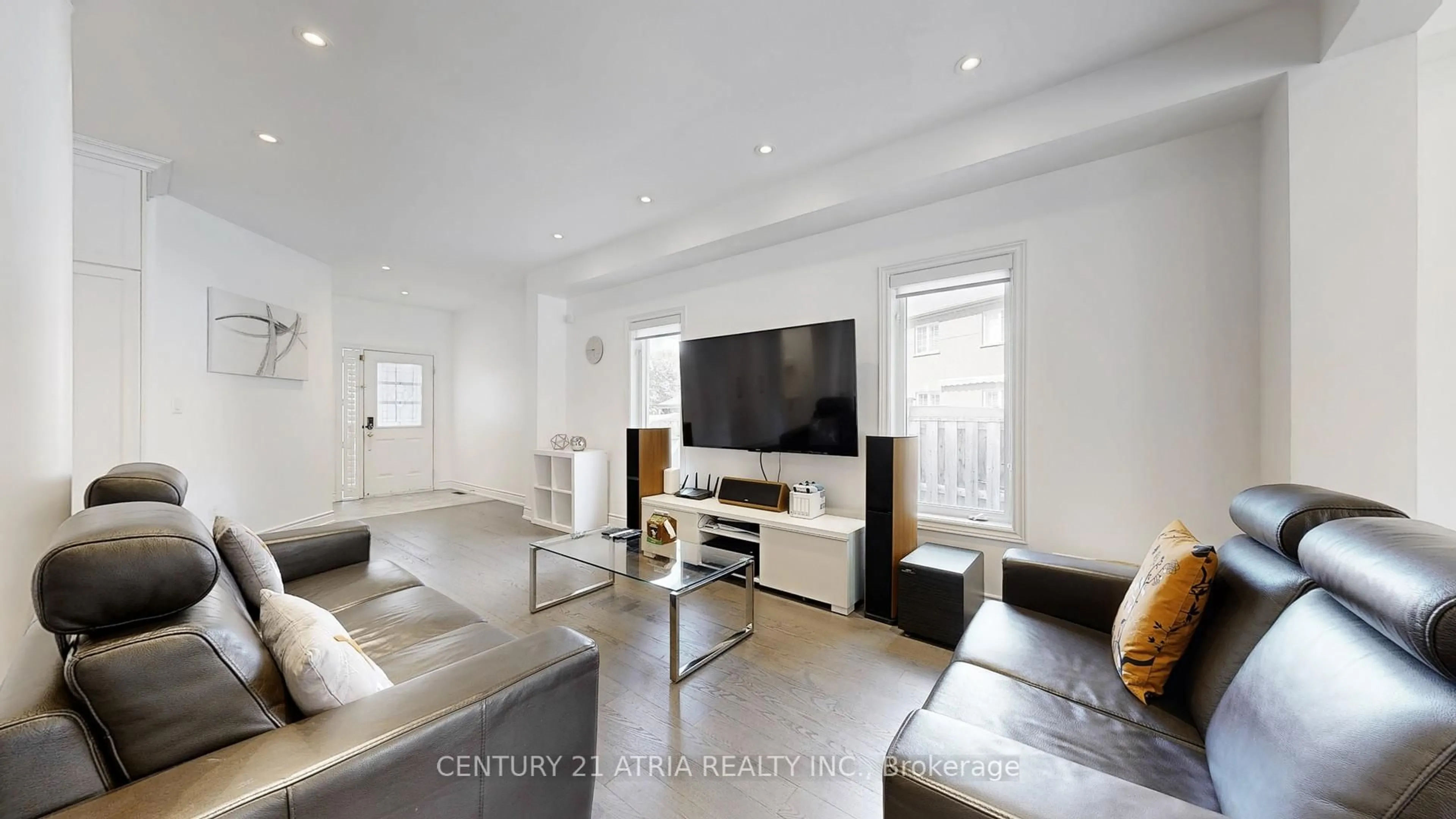 Living room with furniture, unknown for 57 Melbourne Dr, Richmond Hill Ontario L4S 2V2