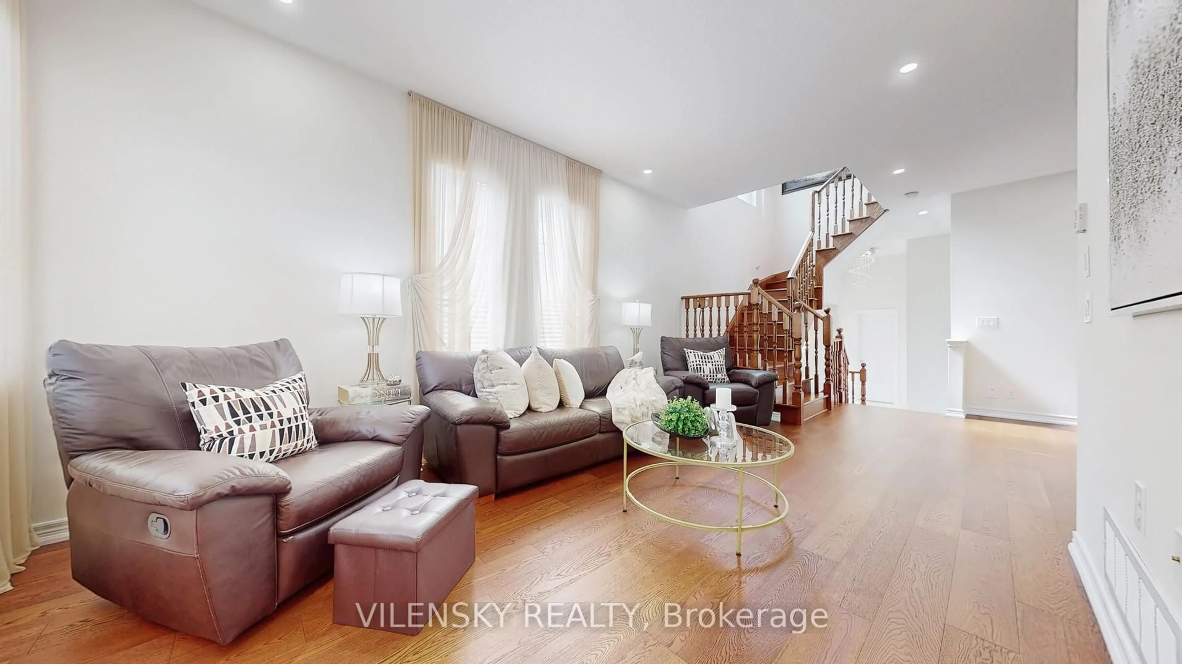 Living room with furniture, wood/laminate floor for 29 Elihof Dr, Vaughan Ontario L6A 4N6