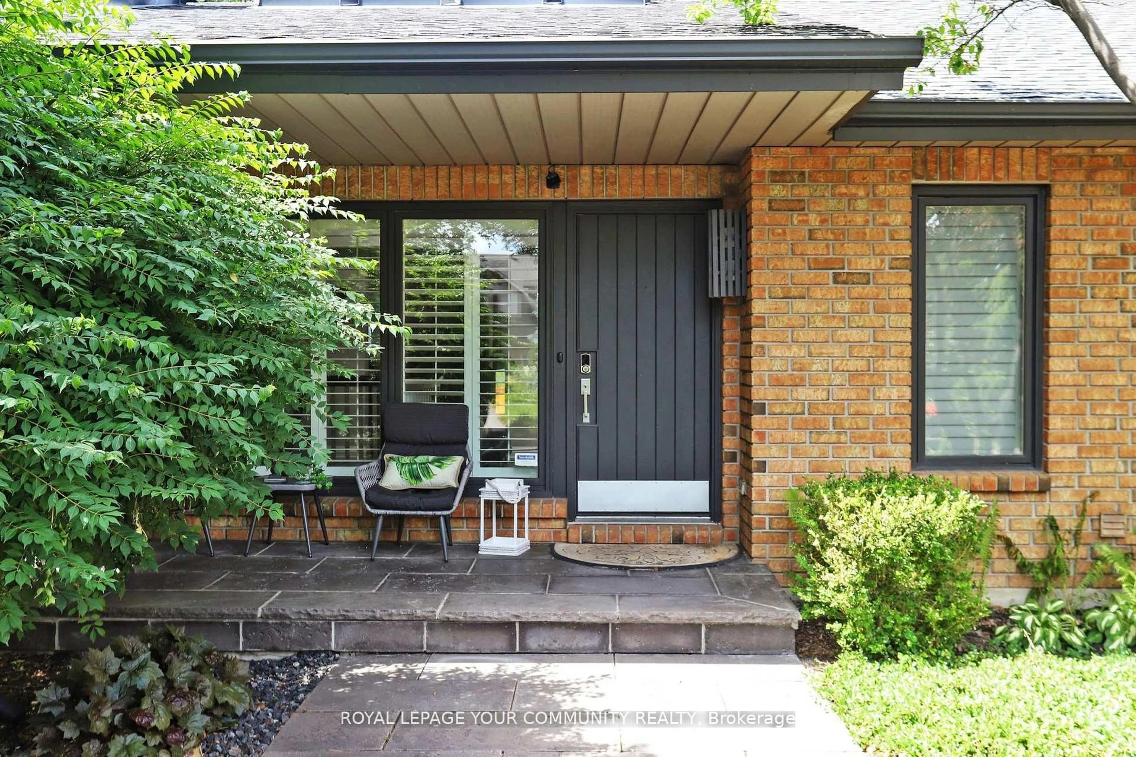 Home with brick exterior material, street for 29 Curtis Cres, King Ontario L7B 1C3