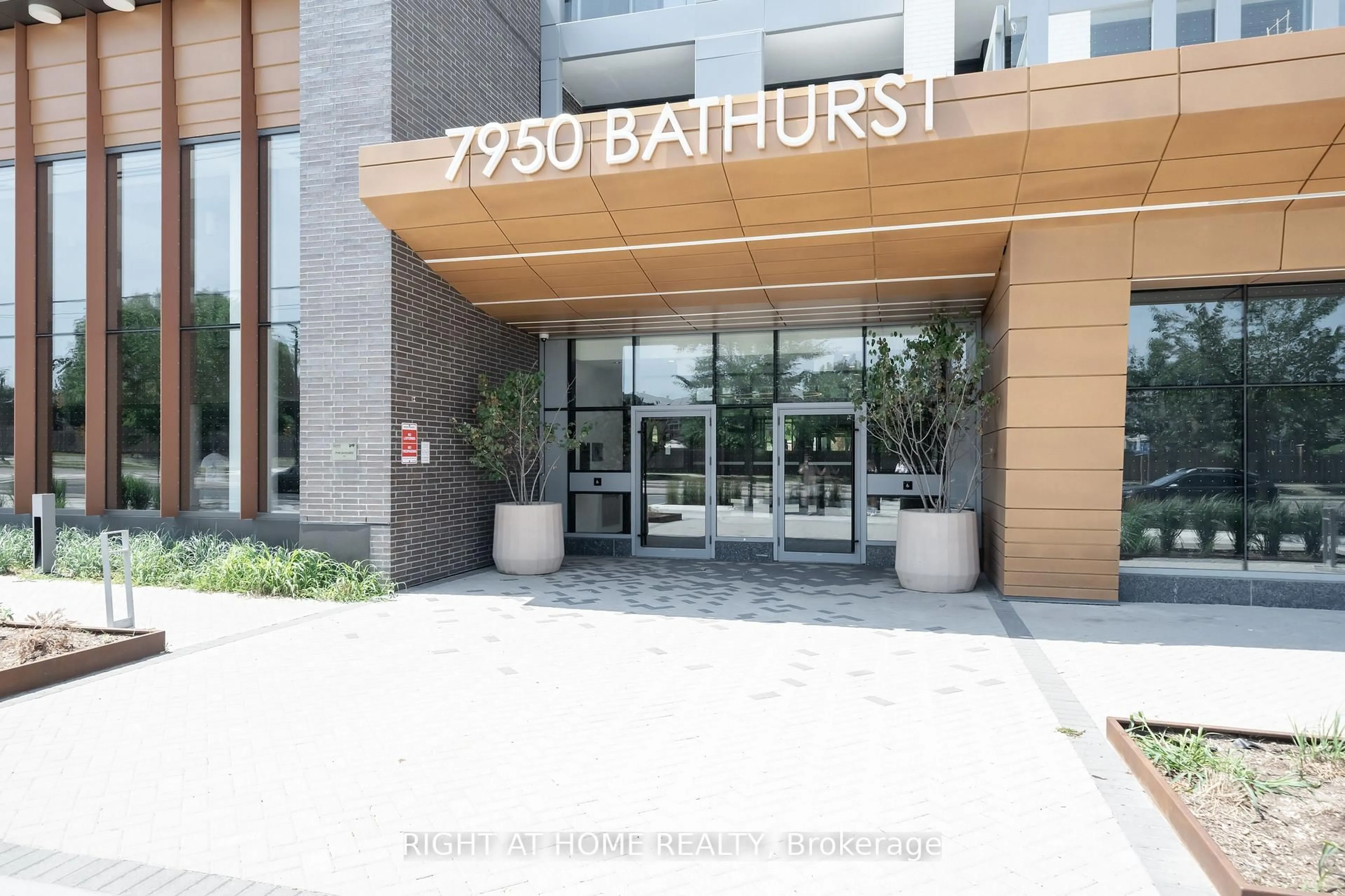 Unknown for 7950 Bathurst St, Vaughan Ontario L4J 0L4