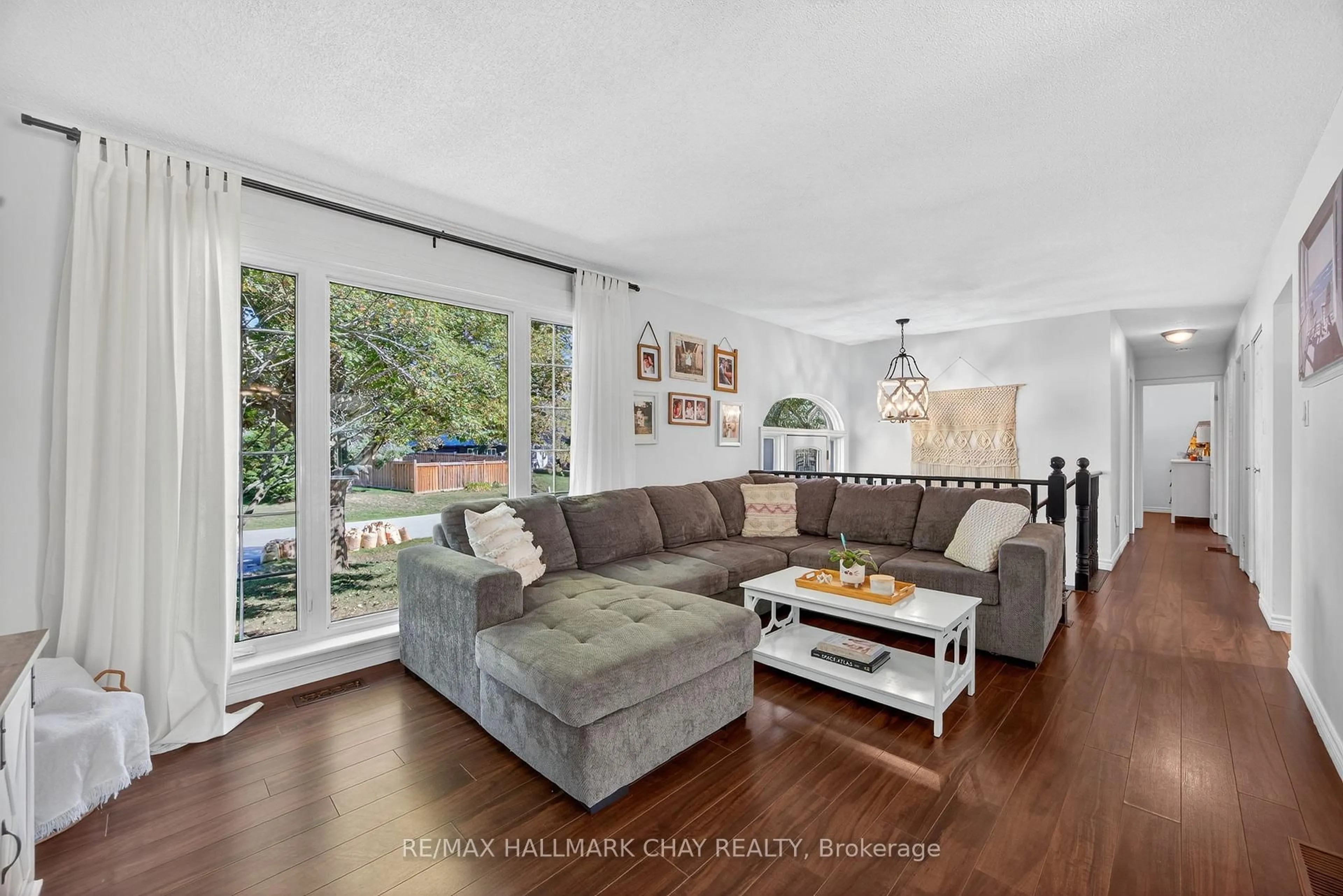 Living room with furniture, unknown for 209 Newholme Circ, Innisfil Ontario L9S 1E9
