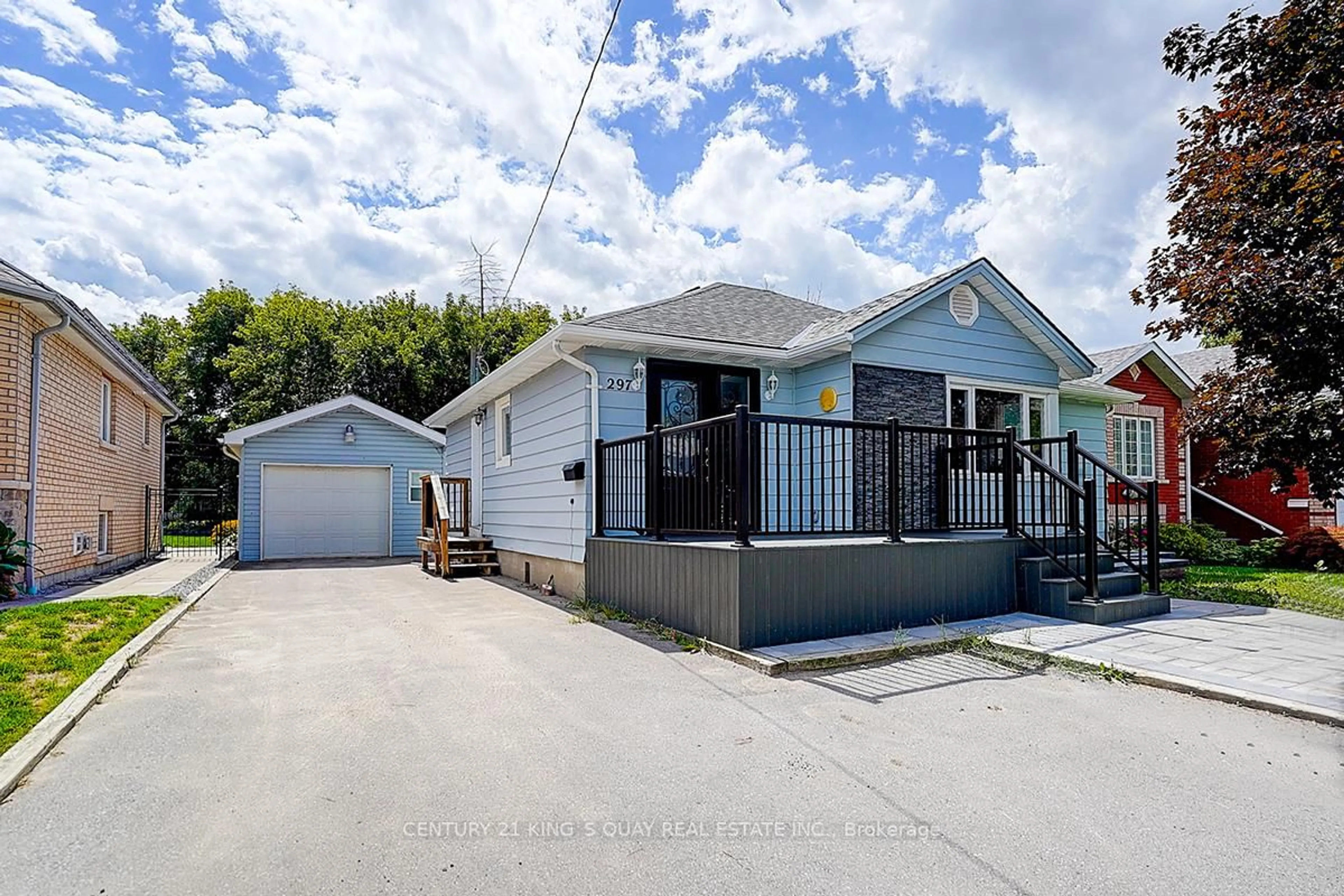 A pic from outside/outdoor area/front of a property/back of a property/a pic from drone, street for 297 Glenwoods Ave, Georgina Ontario L4P 2X1