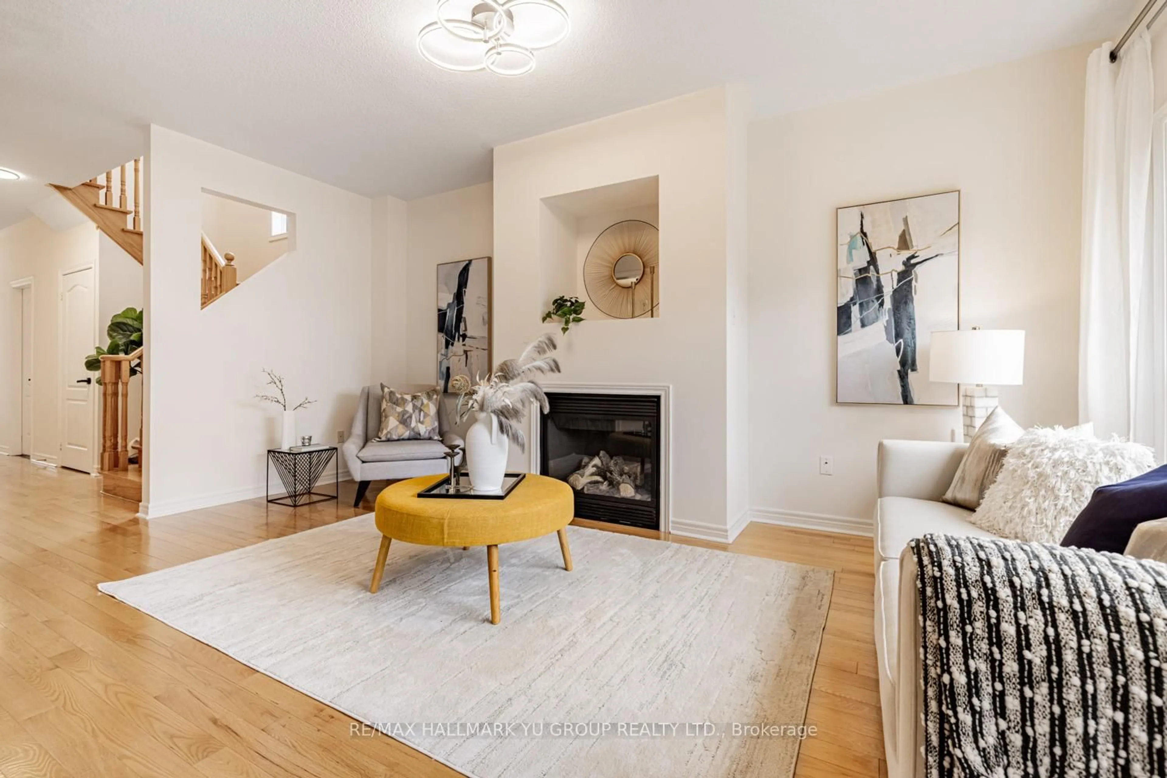 Living room with furniture, unknown for 10 Palmette Dr, Richmond Hill Ontario L4E 5B2