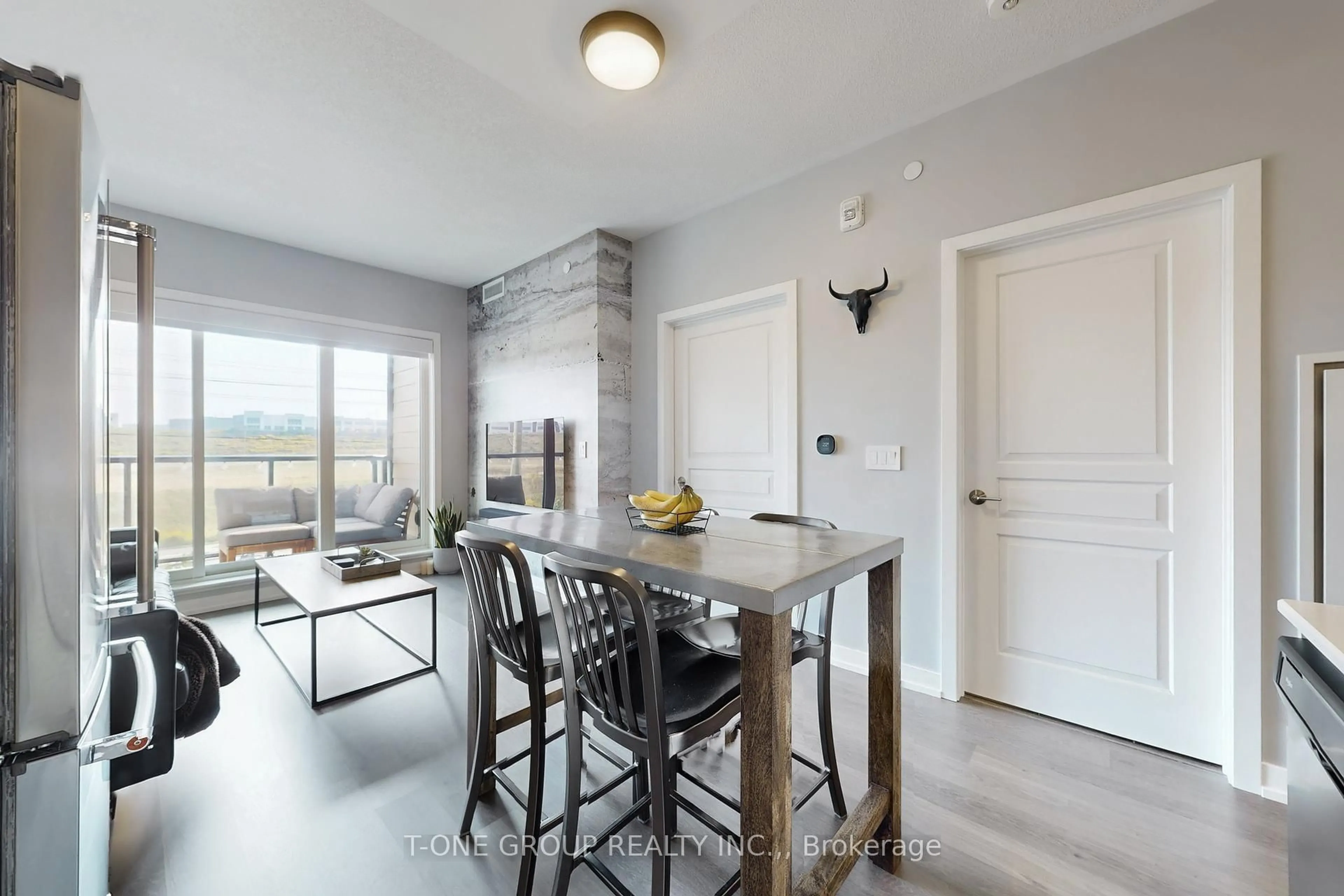 Unknown for 555 William Graham Dr #315, Aurora Ontario L4G 3H9