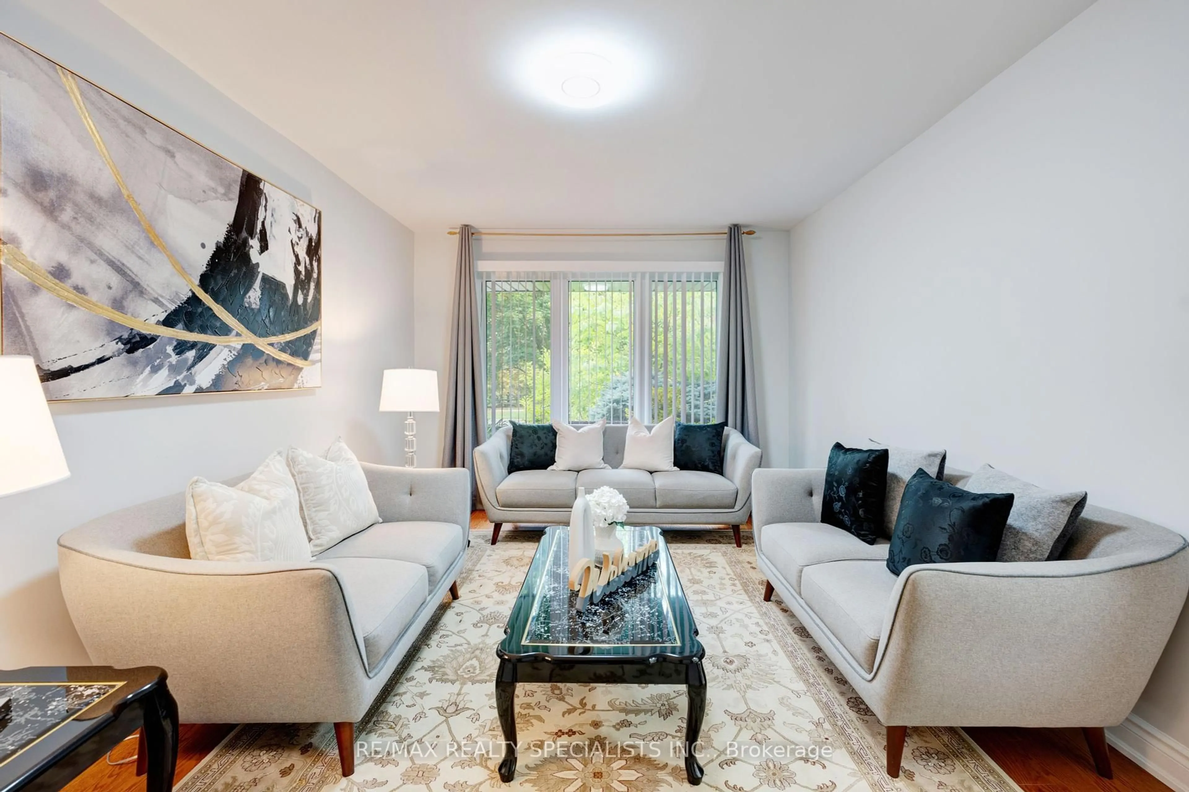 Living room with furniture, unknown for 36 Devonsleigh Blvd, Richmond Hill Ontario L4S 1H4
