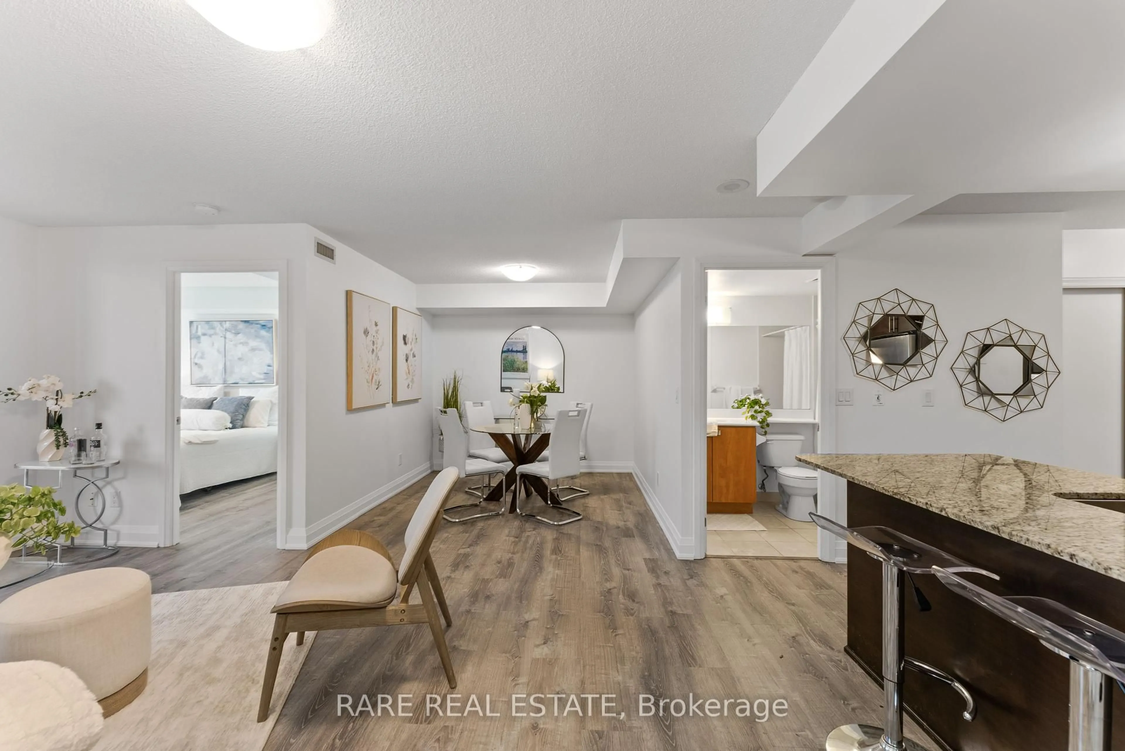 Indoor entryway for 30 North Park Rd #704, Vaughan Ontario L4J 0G6