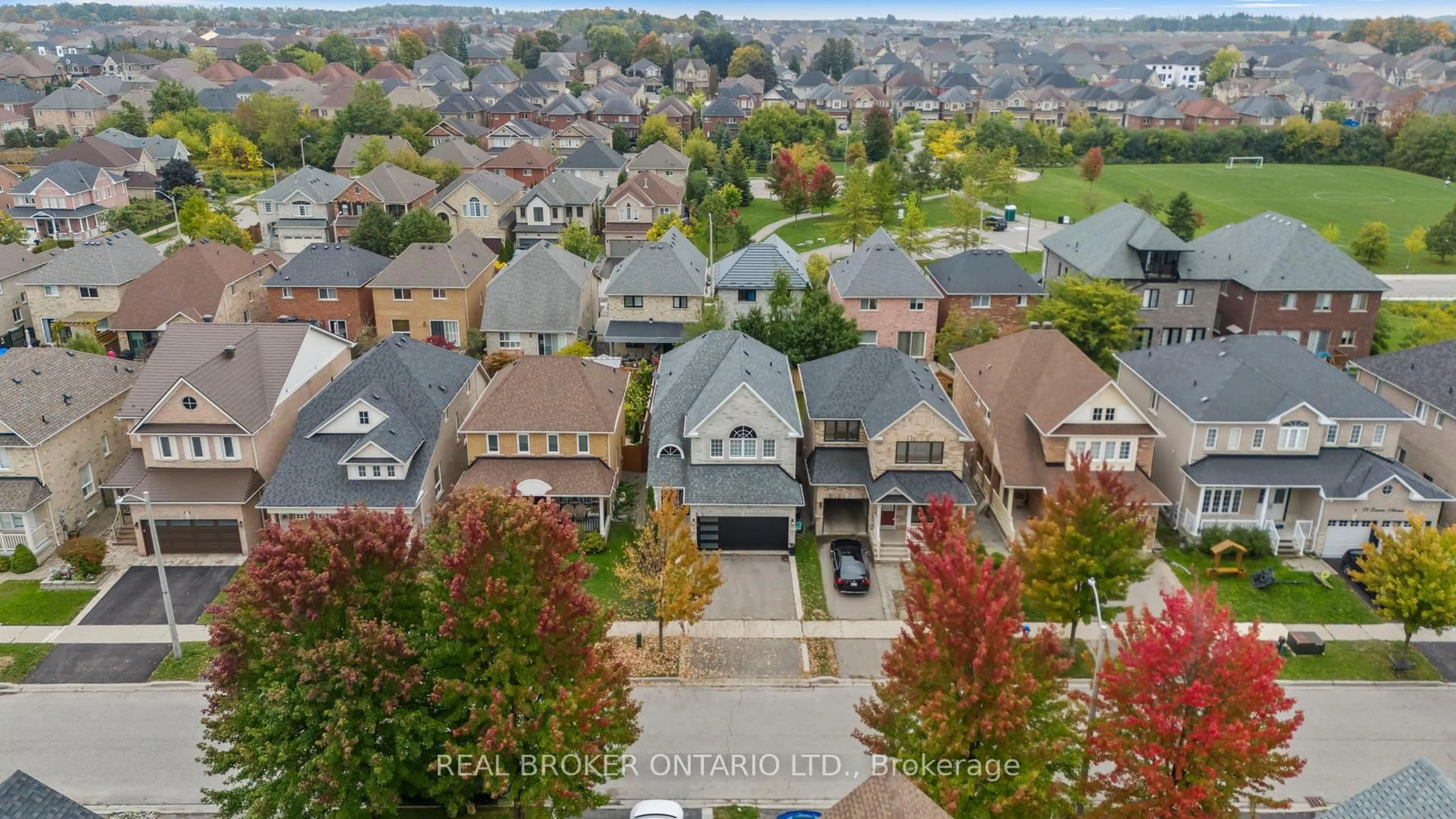 A pic from outside/outdoor area/front of a property/back of a property/a pic from drone, city buildings view from balcony for 85 Laurier Ave, Richmond Hill Ontario L4E 4P7