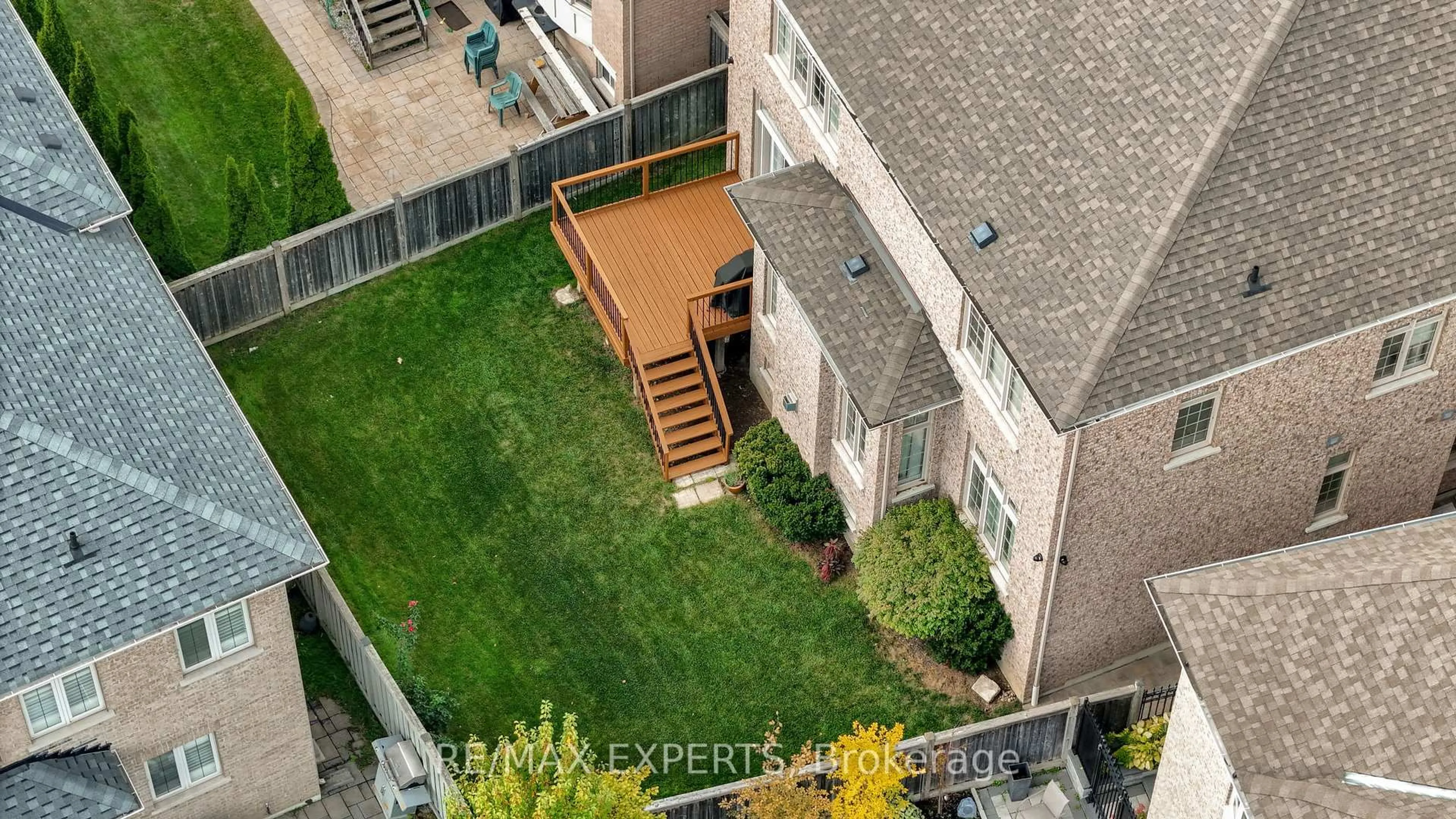 A pic from outside/outdoor area/front of a property/back of a property/a pic from drone, city buildings view from balcony for 134 Orleans Circ, Vaughan Ontario L4H 0V3